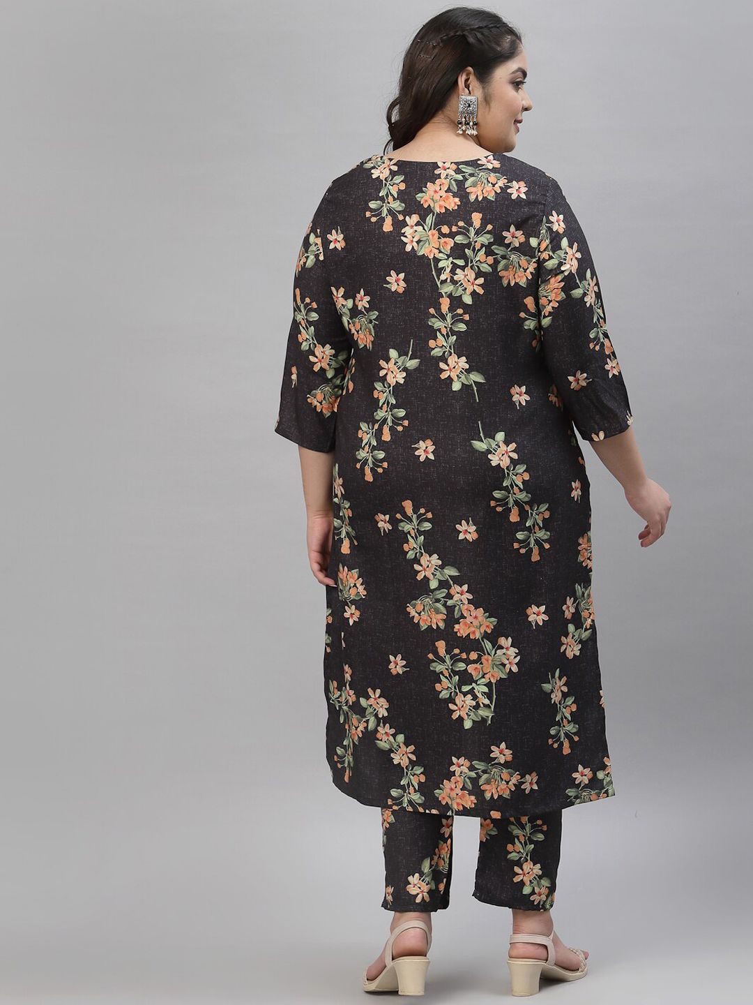 Sztori Plus Size Black Floral Printed Round Neck Straight Kurta with Trousers