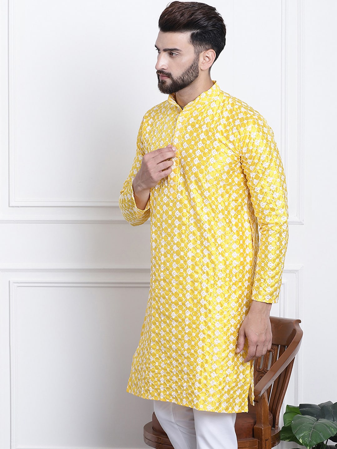 Sojanya Men Yellow & White Ethnic Motifs Embroidered Straight Kurta 