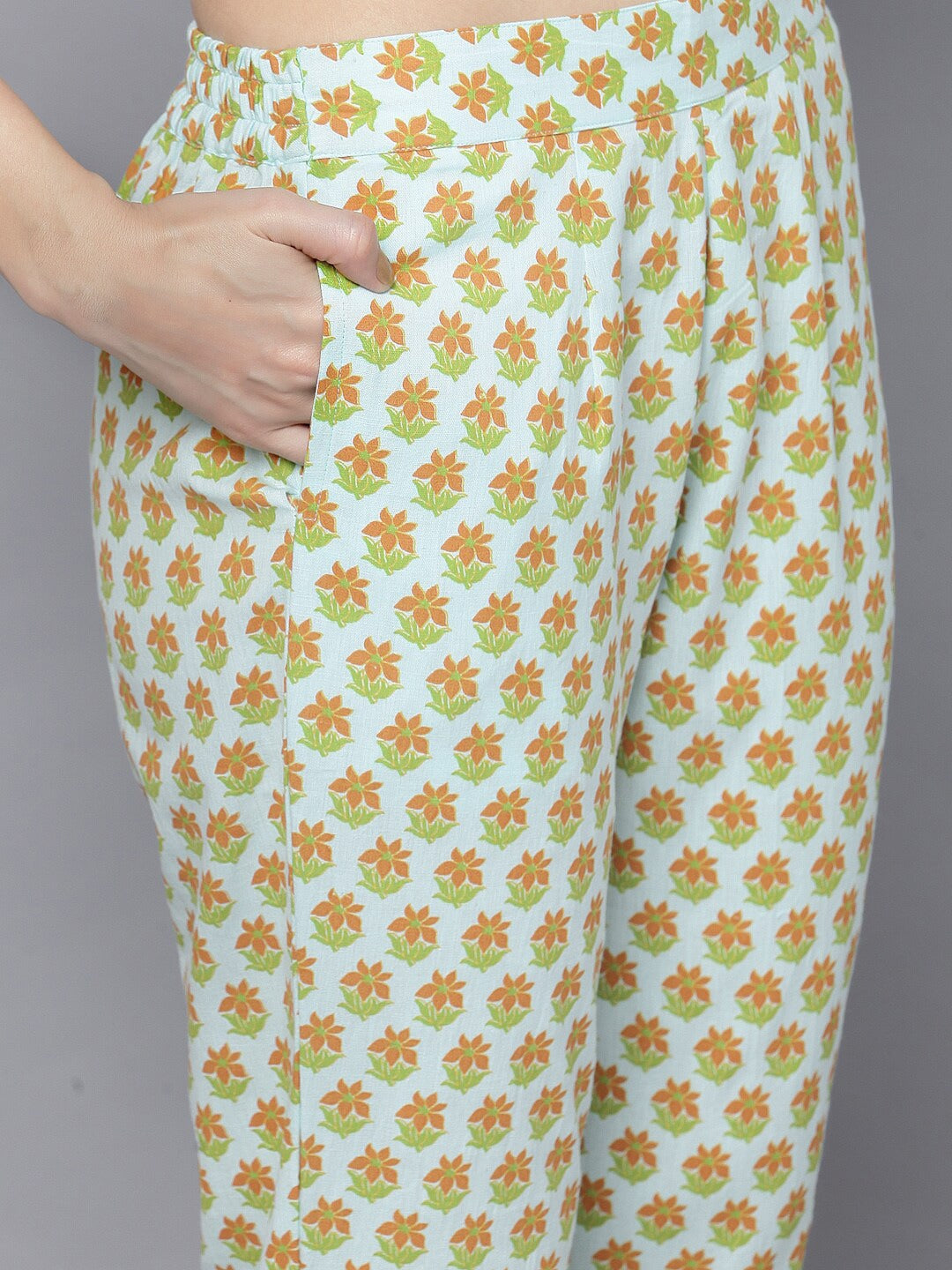 HERE&NOW Women Green Floral Printed Kurta with Trousers