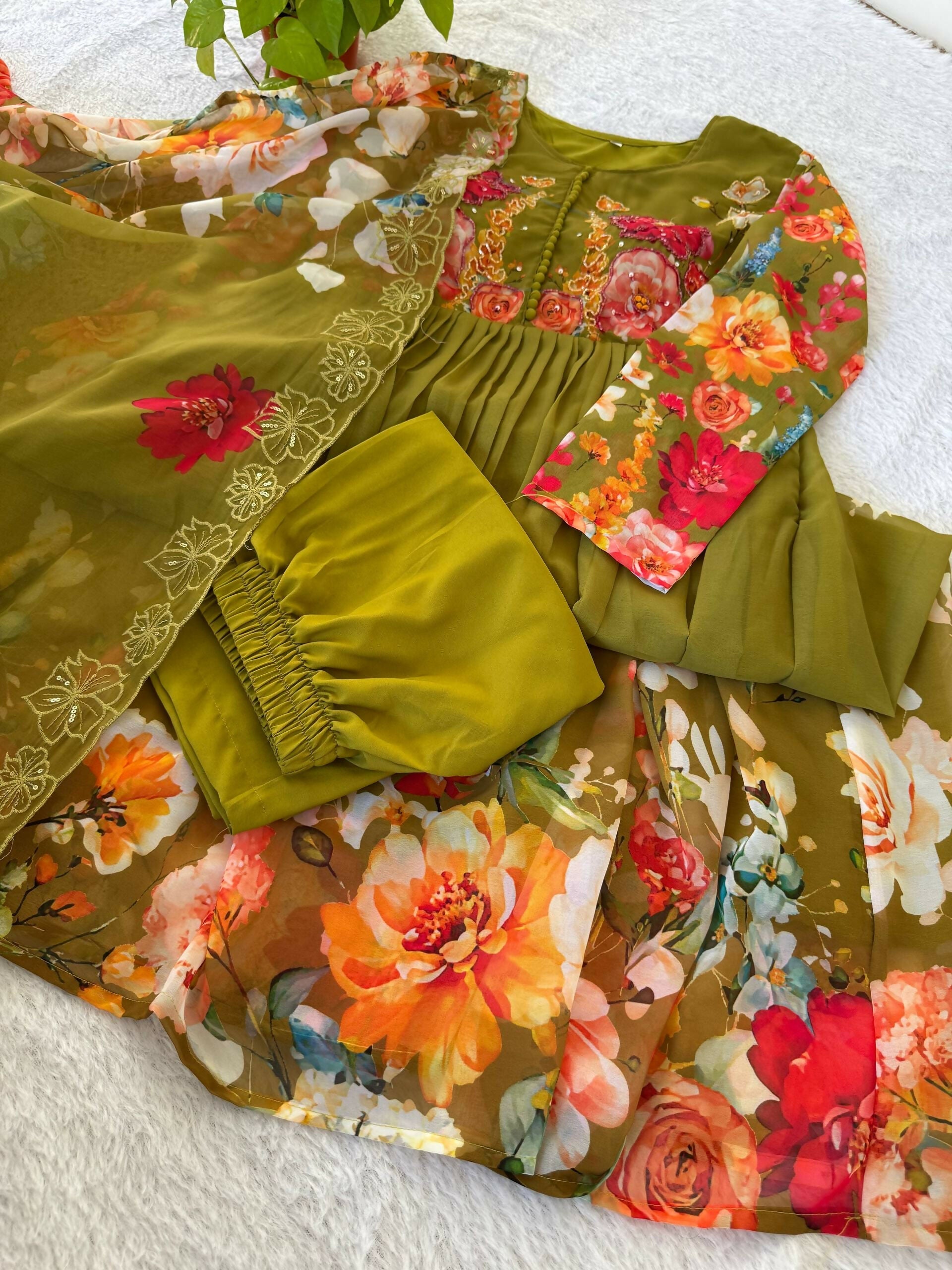 Teeya Creation Womens New Fancy Fox Georgette Heavy Quality Fabric With Handwork Green Gown Set