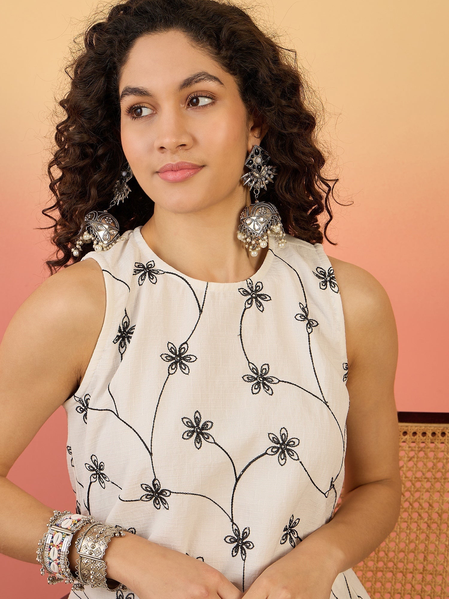 InWeave White Embroidery R Neck Black Set 