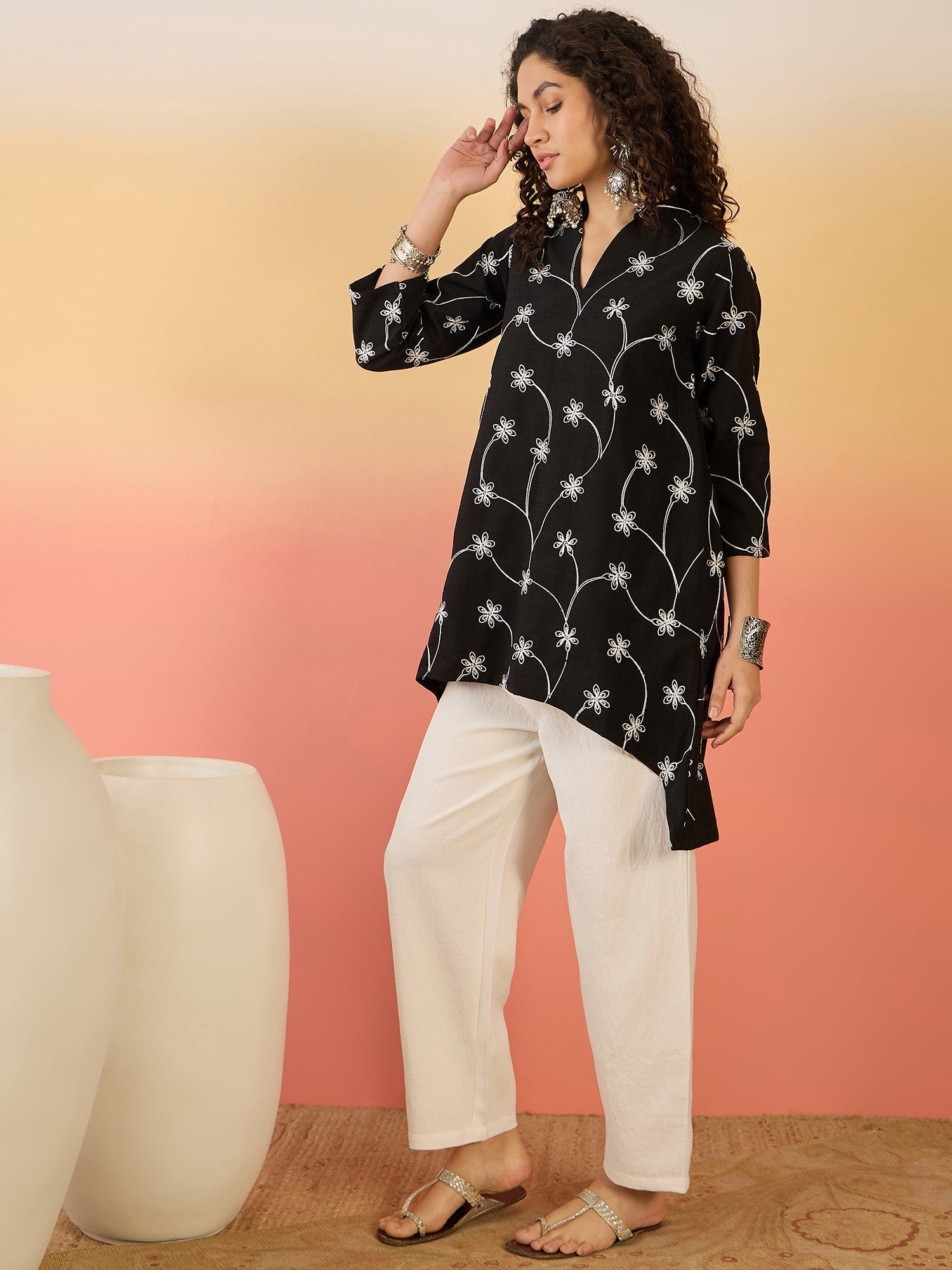 InWeave Black Embroidery Mandarin White Set 