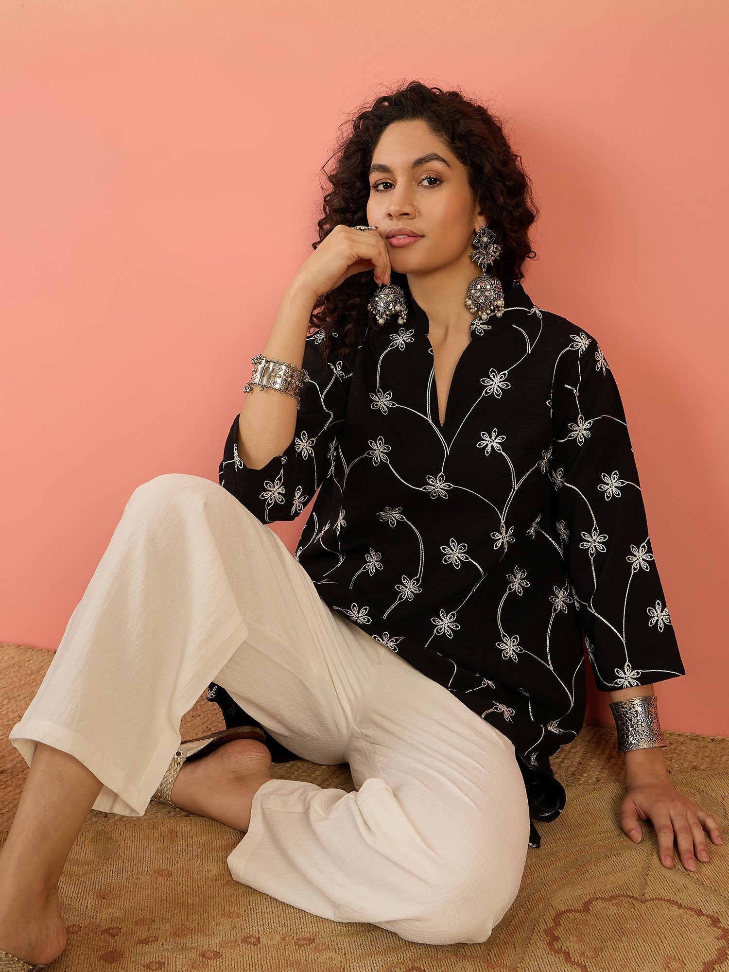 InWeave Black Embroidery Mandarin White Set 