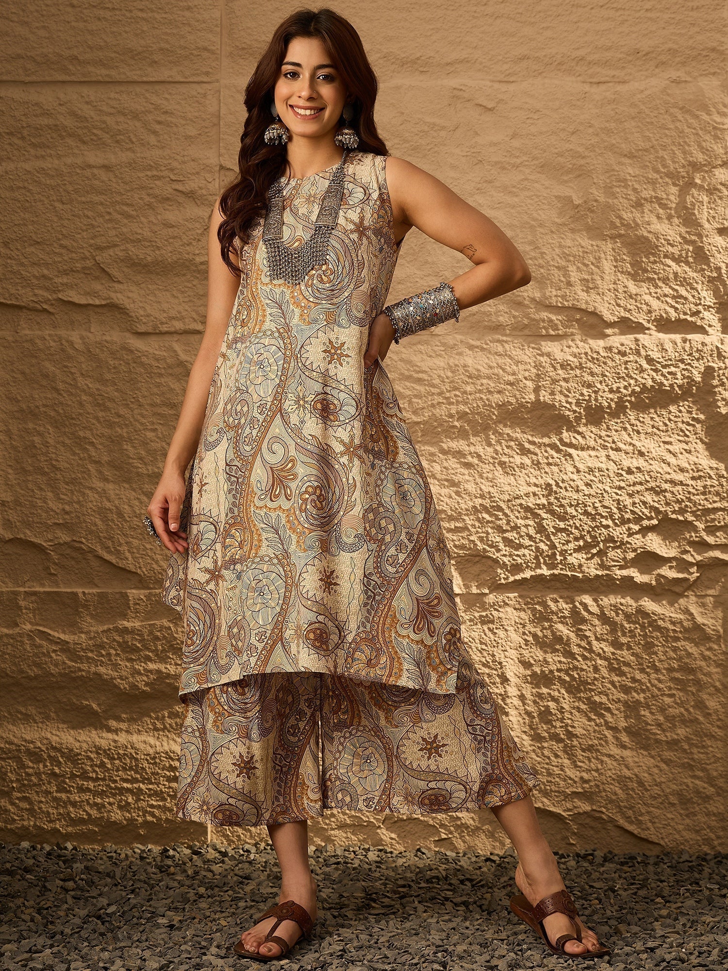 InWeave Beige Paisley Flower R Neck Kurta Set 