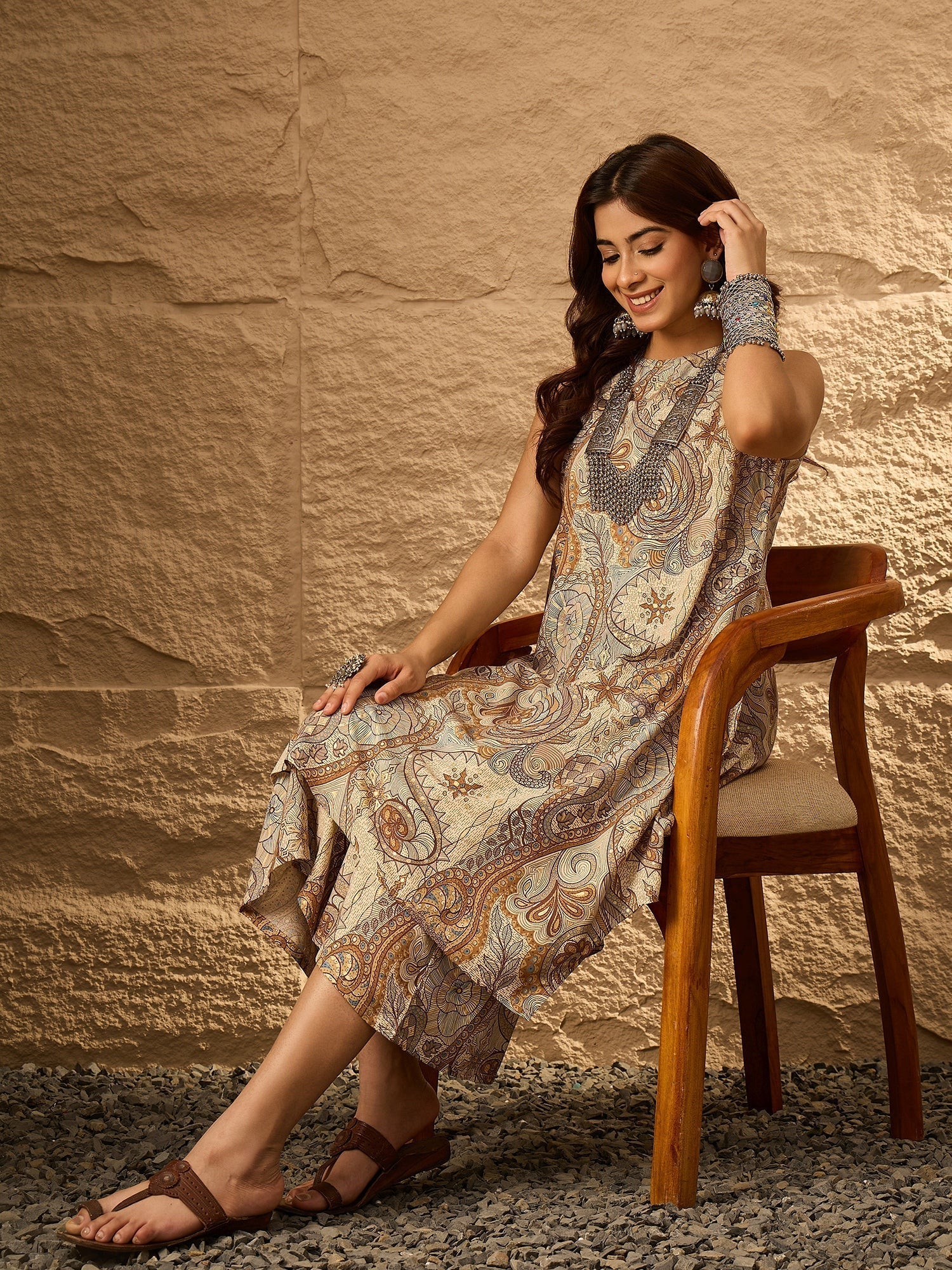 InWeave Beige Paisley Flower R Neck Kurta Set 