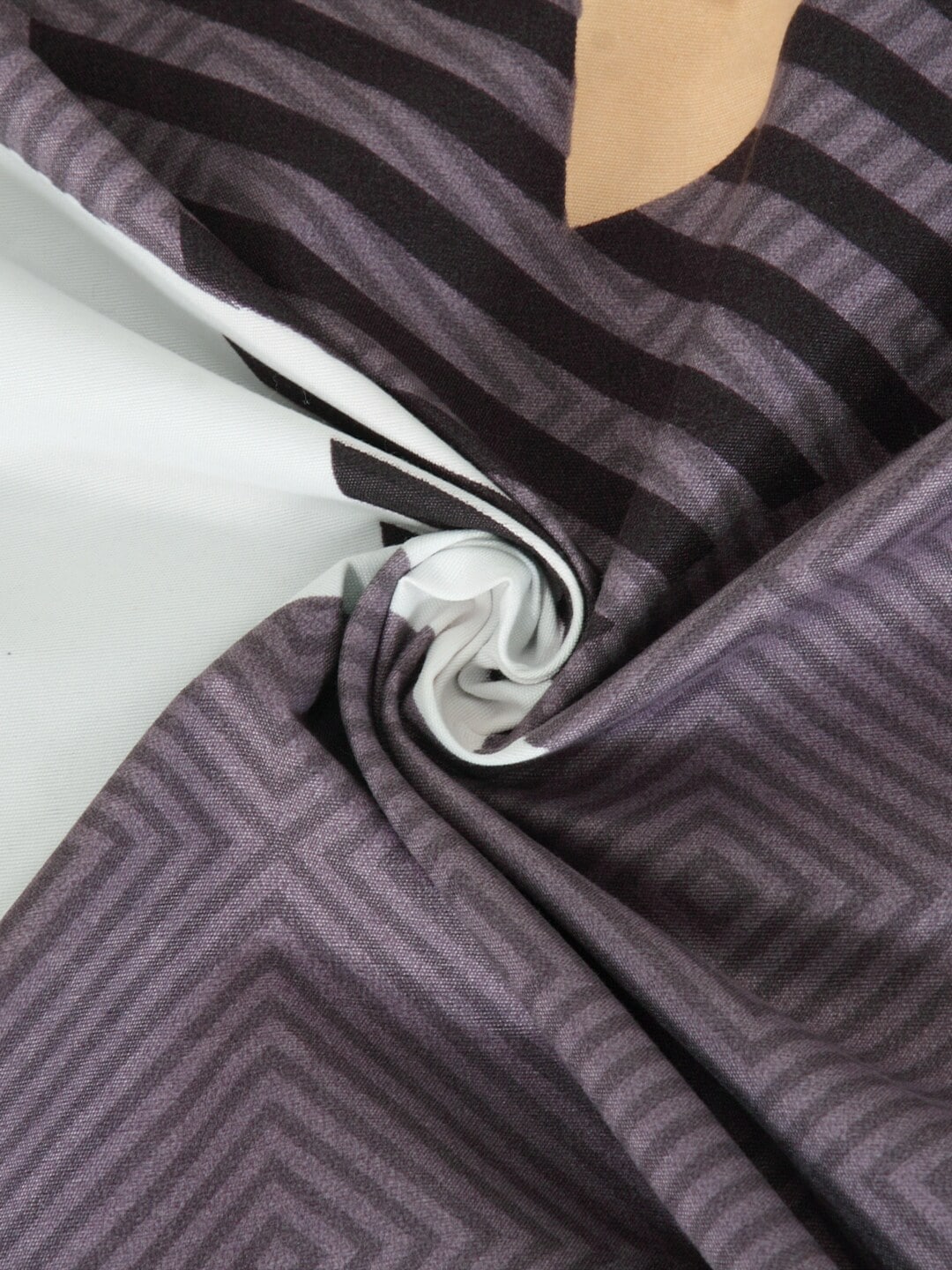KLOTTHE Purple Geometric 210 TC Cotton Bedsheet with Pillow Covers 