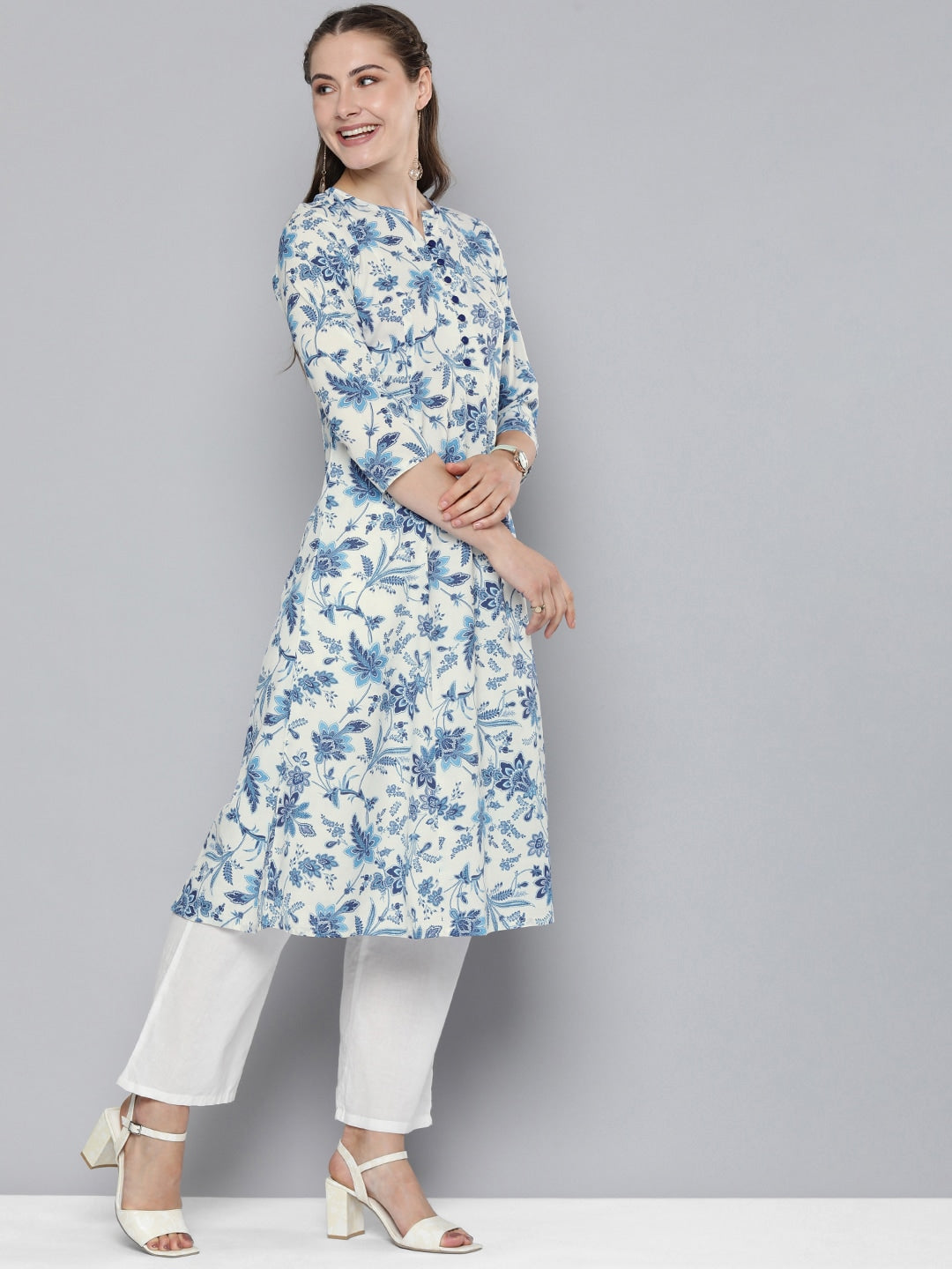 HERE&NOW Women Floral Printed Mandarin Collar Straight Kurta