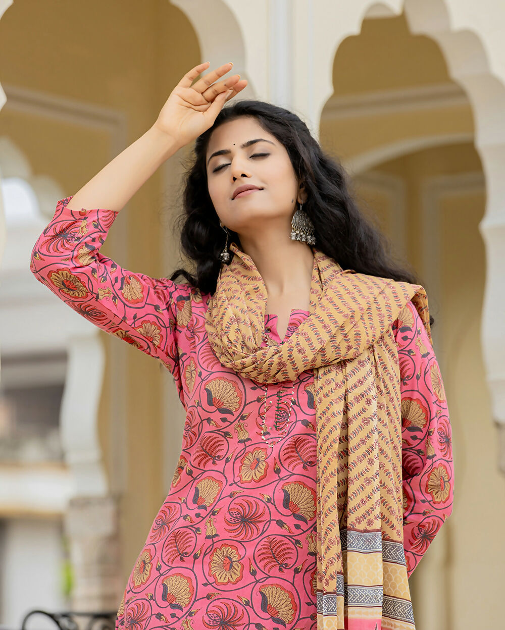 Kaajh Women's Pink Cotton Floral Printed Kurta Pant With Dupatta Set