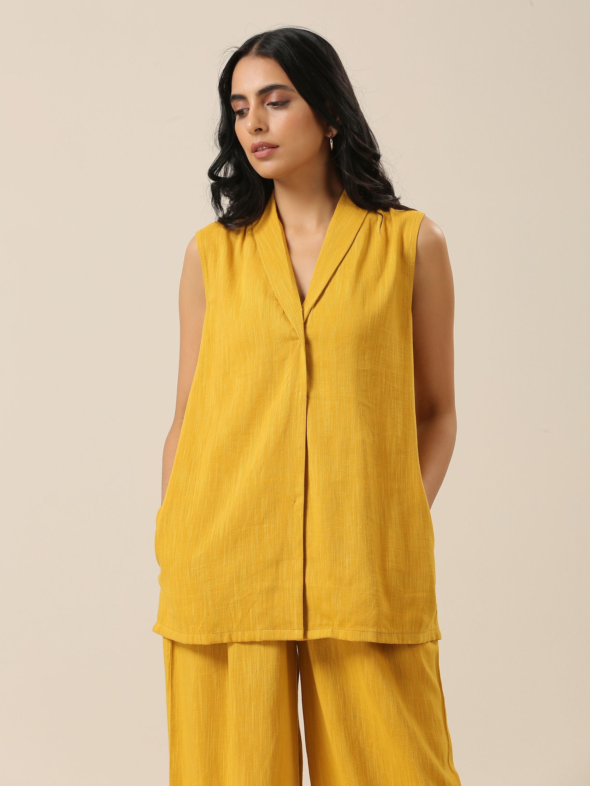 trueBrowns Mustard Yellow Slub Texture Sleevesless Jacket Pant Set 