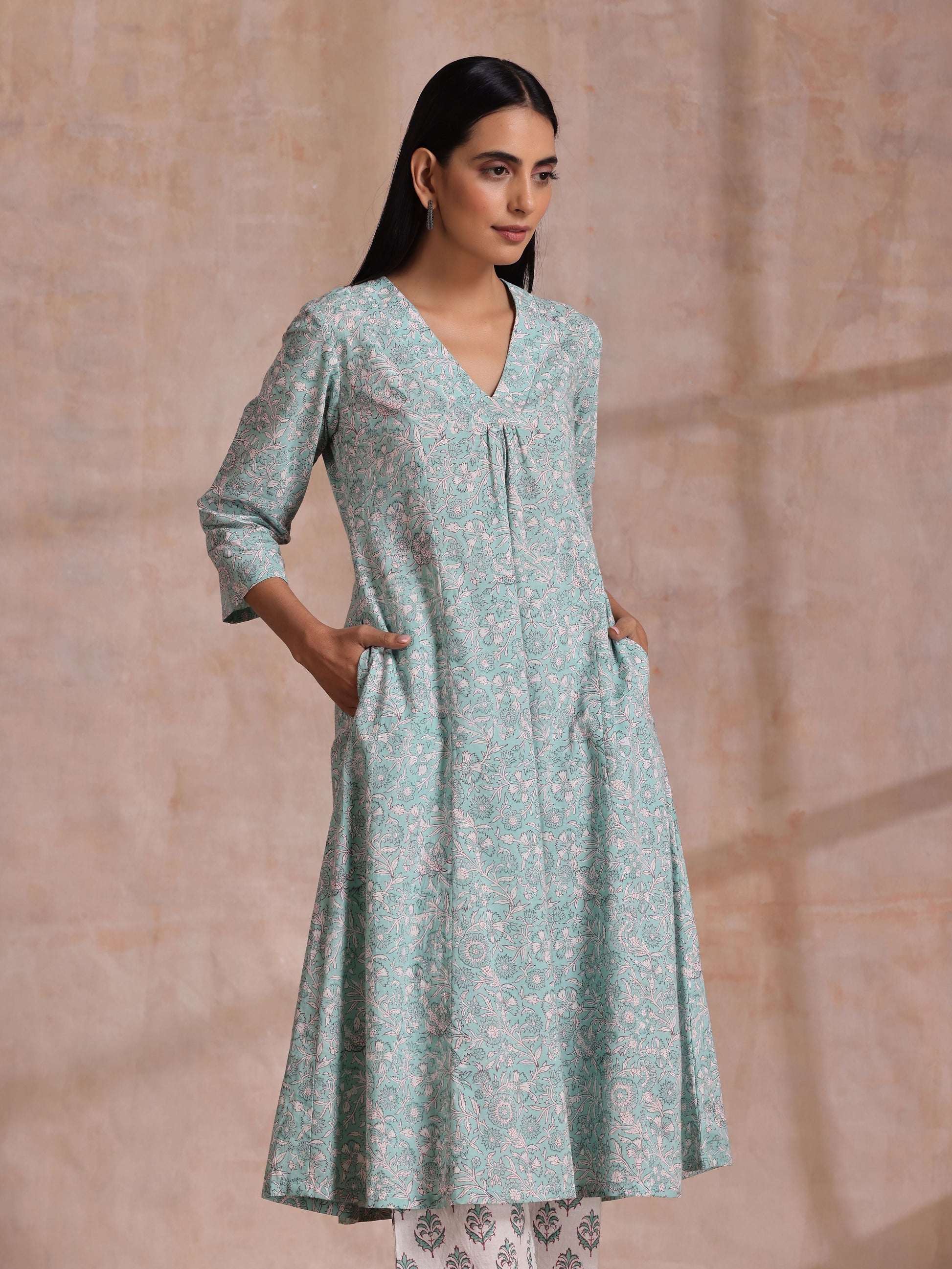 trueBrowns Tiffany Blue Floral Block Print Cotton Front Neck Gathered Kurta Pant Set 