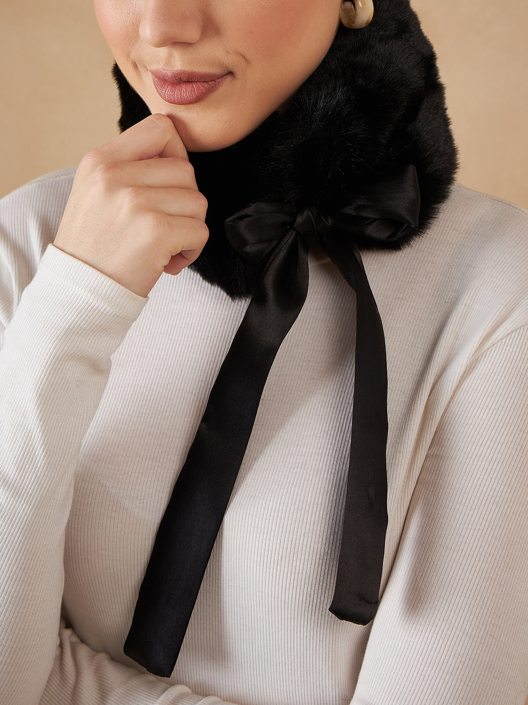 InWeave Women's Black Fur Neckpiece 
