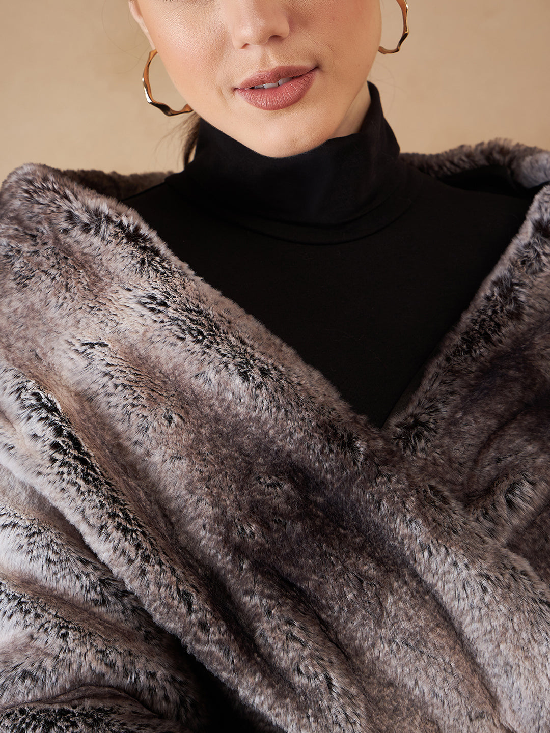InWeave Women's Dark Grey Duble Shade Long Faux Fur Cape 