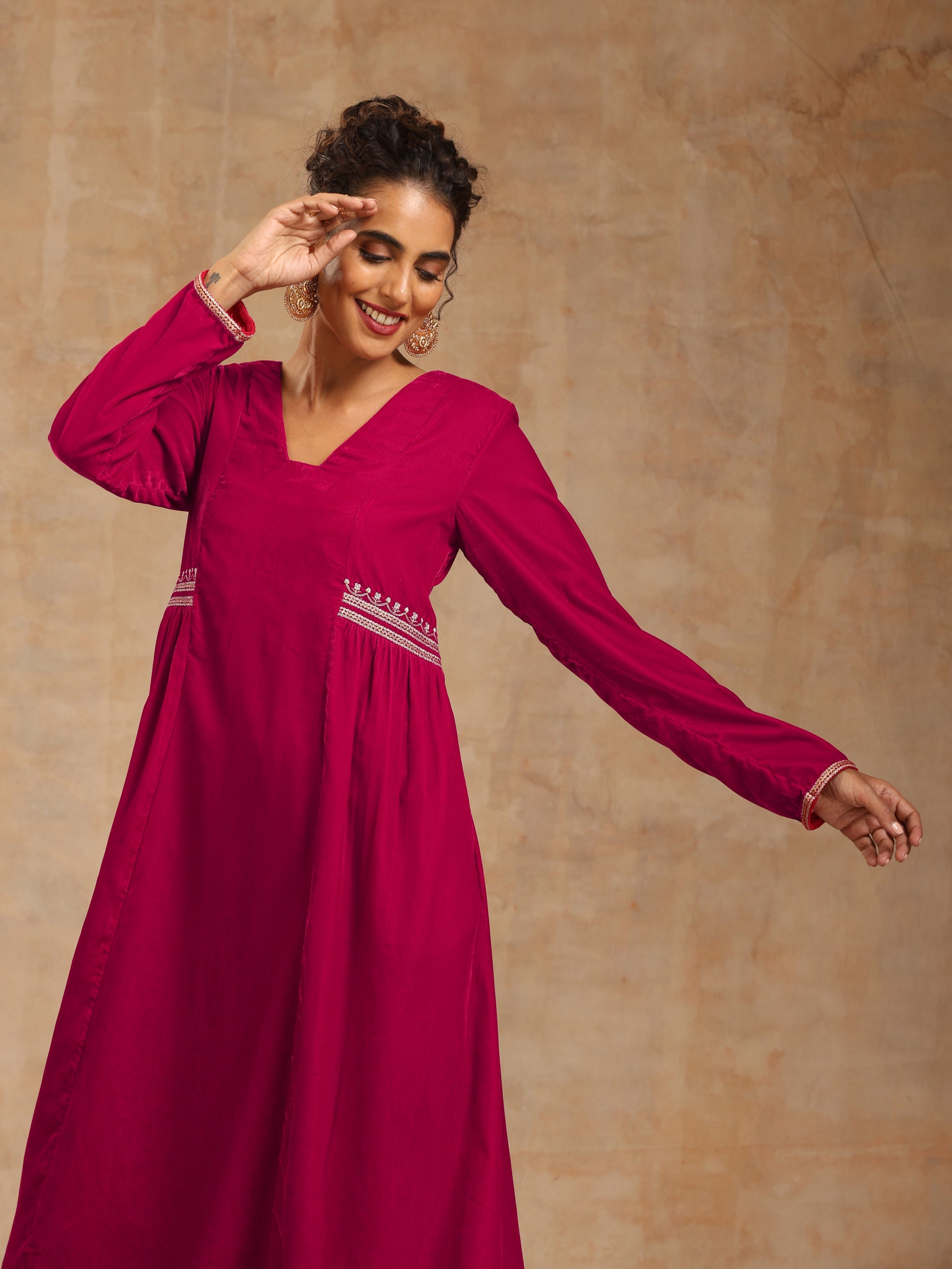 trueBrowns Rani Pink Velvet Embroidered Kurta 