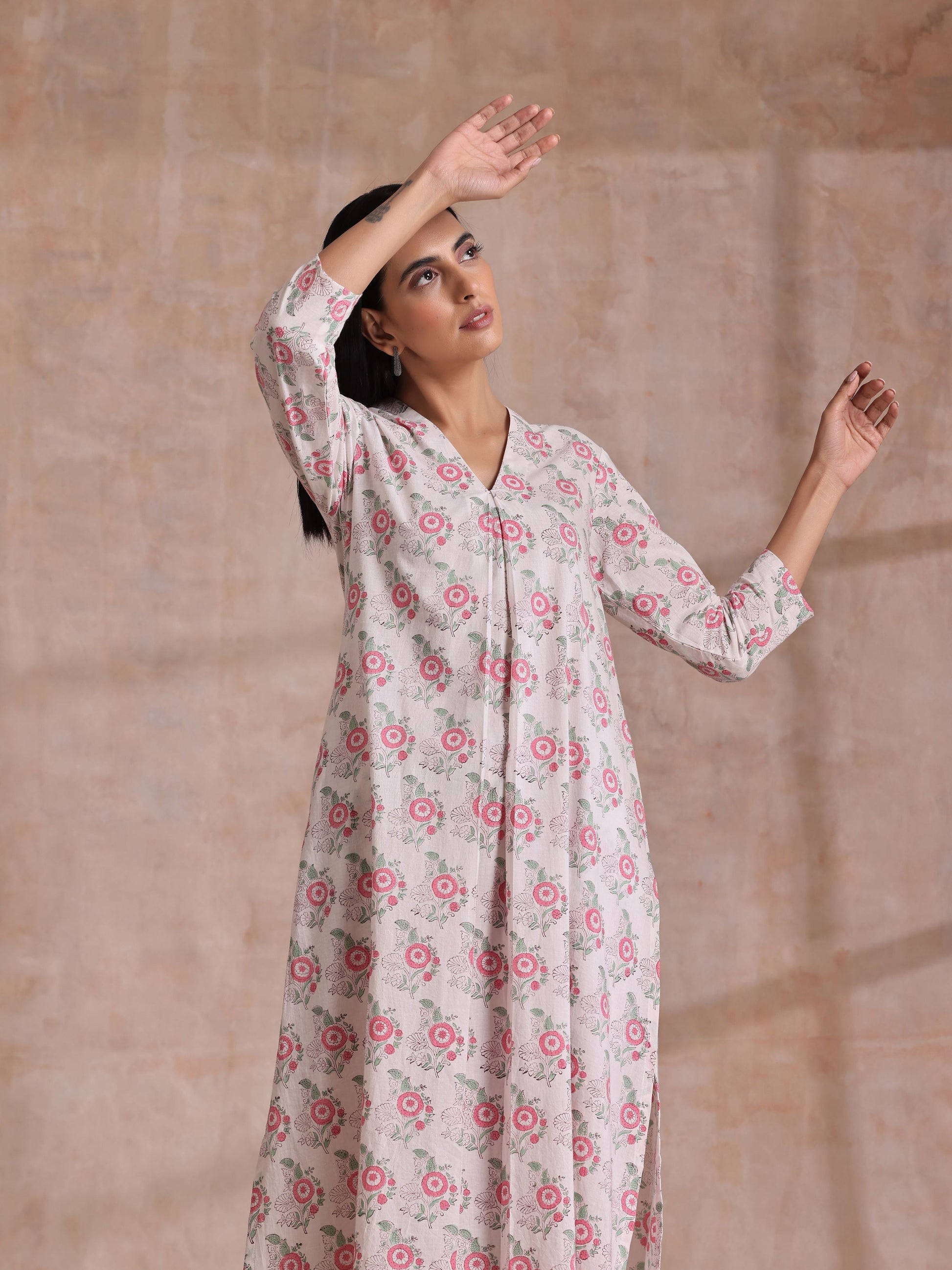 trueBrowns Pink Green Buta On White Block Print Cotton Slit Kurta Pant Set 