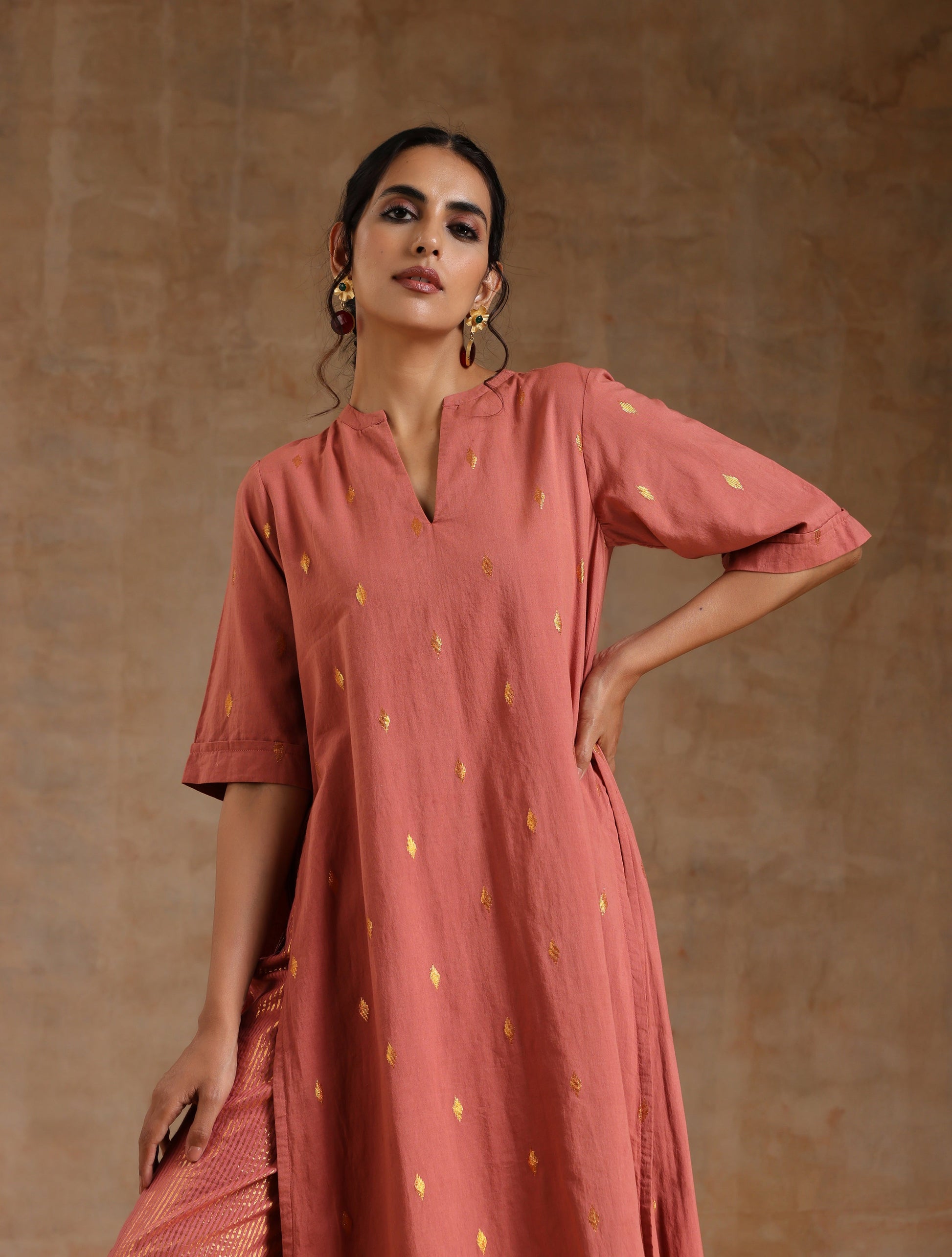 trueBrowns Blush Gold Cotton Relaxed High-Low Kurta Set 
