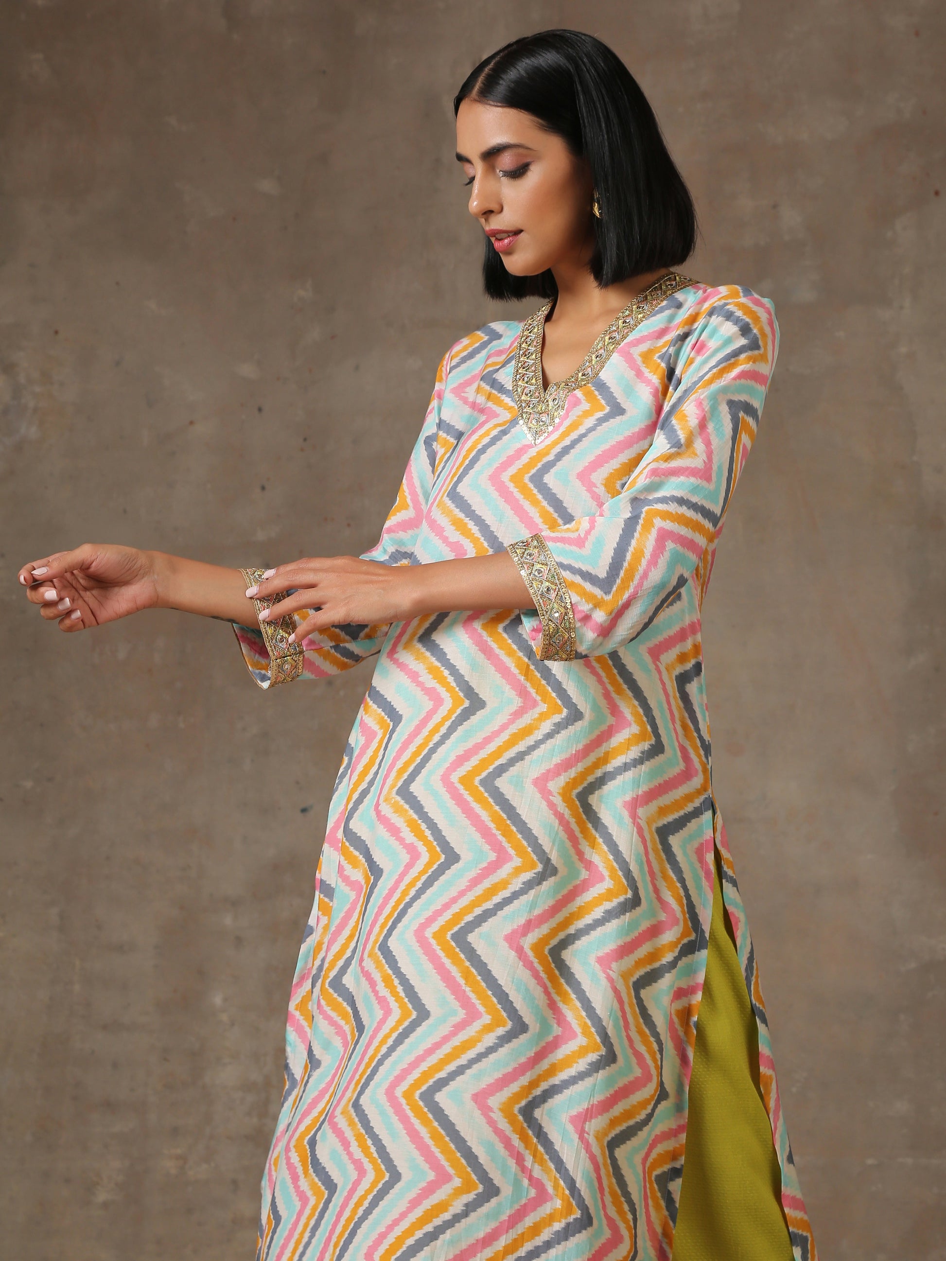 trueBrowns Multicolour Lehariya Printed Silk Kurta Pant Set 