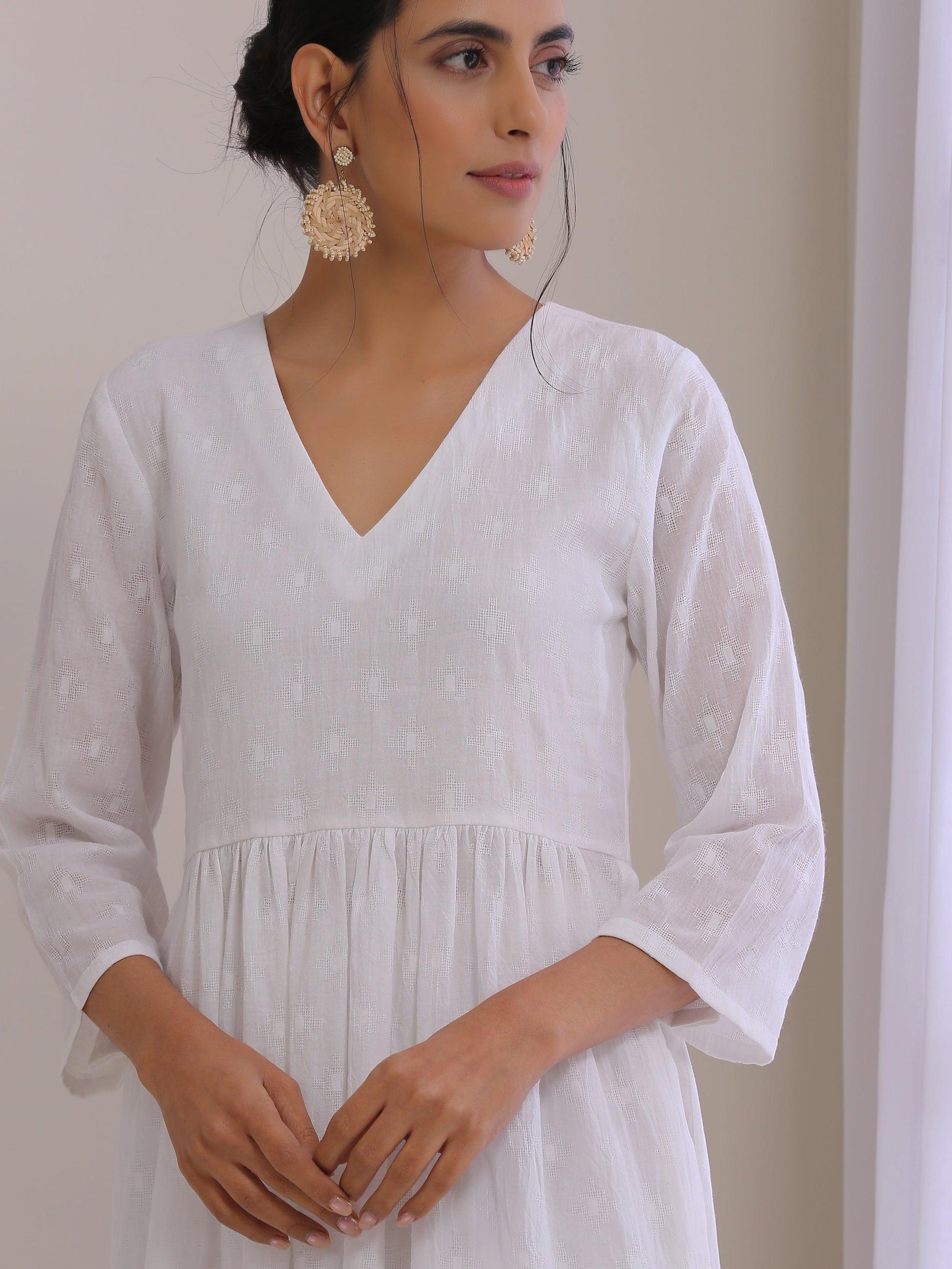 trueBrowns White Dobby High Slit Gathered Kurta Set 