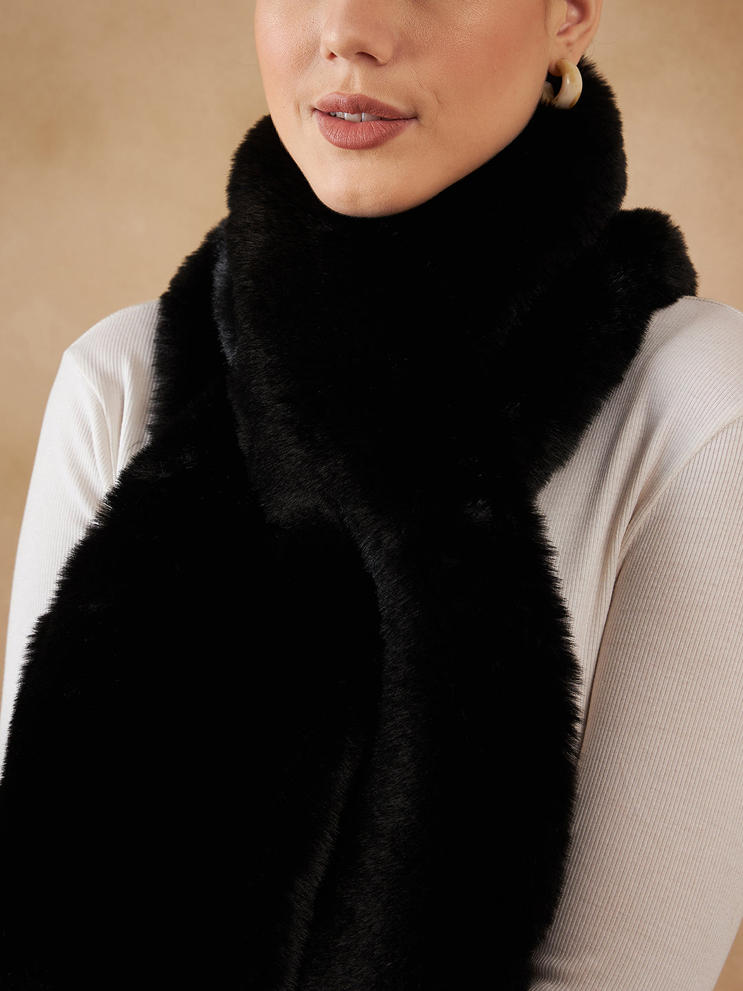InWeave Women's Black Faux Fur Neck Warmer 