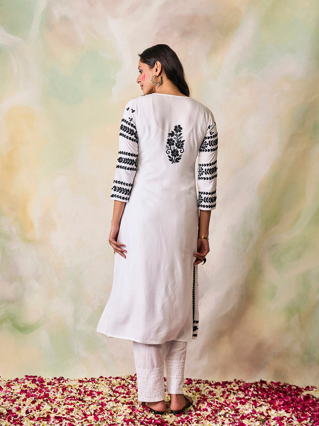 HOUSE OF KARI Notched Neck Floral Embroidered Chikankari Cotton Kurta 