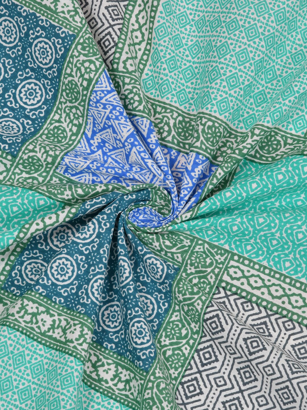 LIVING ROOTS Blue & Green Jaipur Printed 210 TC King Bedsheet with 2 Pillow Covers 