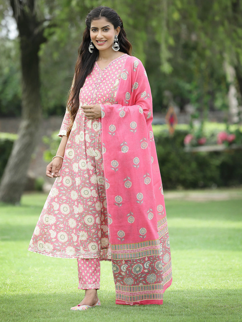 Juniper Women's PInk Cotton Cambric Festive Printed Kurta Set