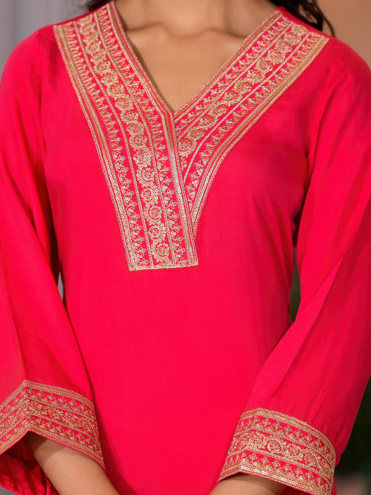 Juniper Women's Fuchsia Zari Embroidered Viscose Kurta & Pant Set With Sequins