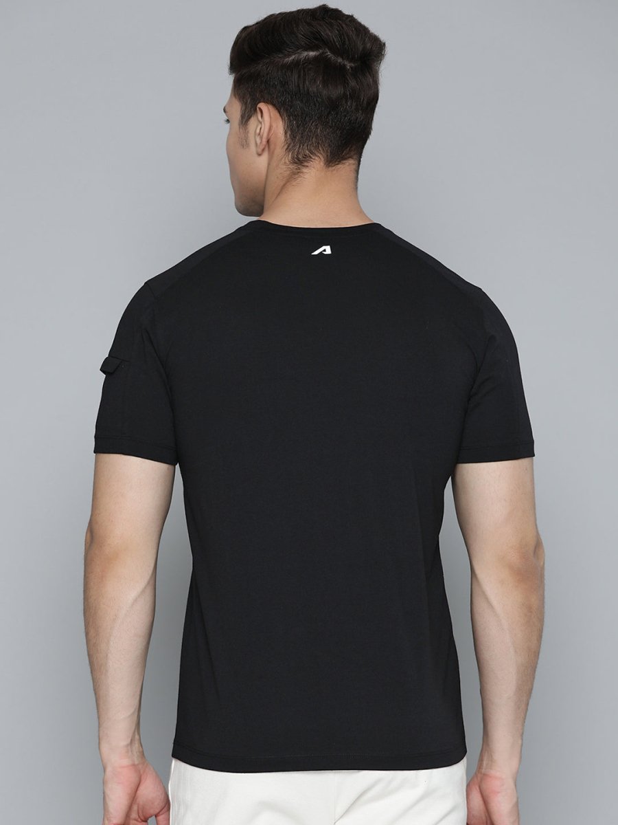 Alcis Men Black & White Typography Printed T-shirt 