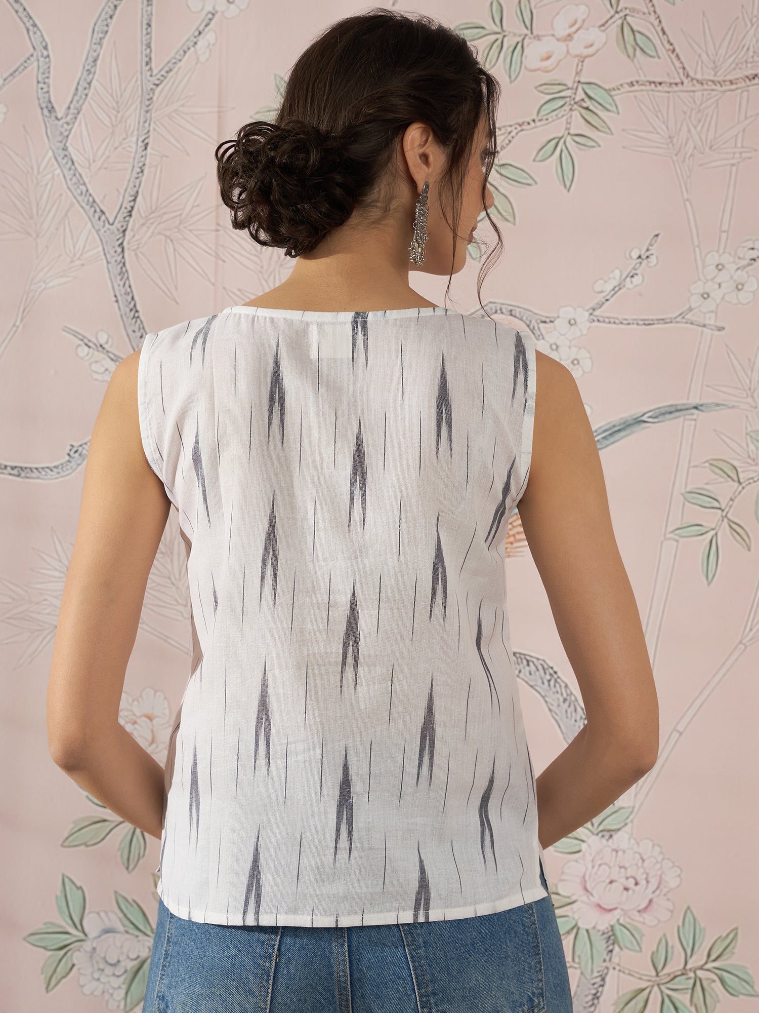 InWeave White Black Ikkat W/S Top 