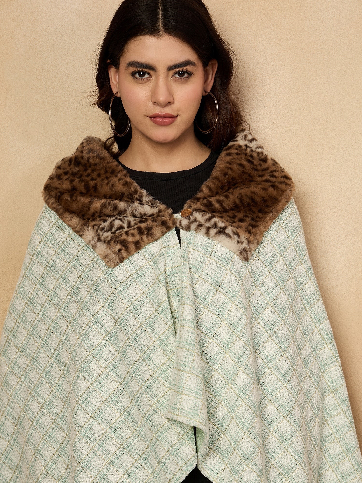 InWeave Green White Big Check Acrylic Fur Poncho 