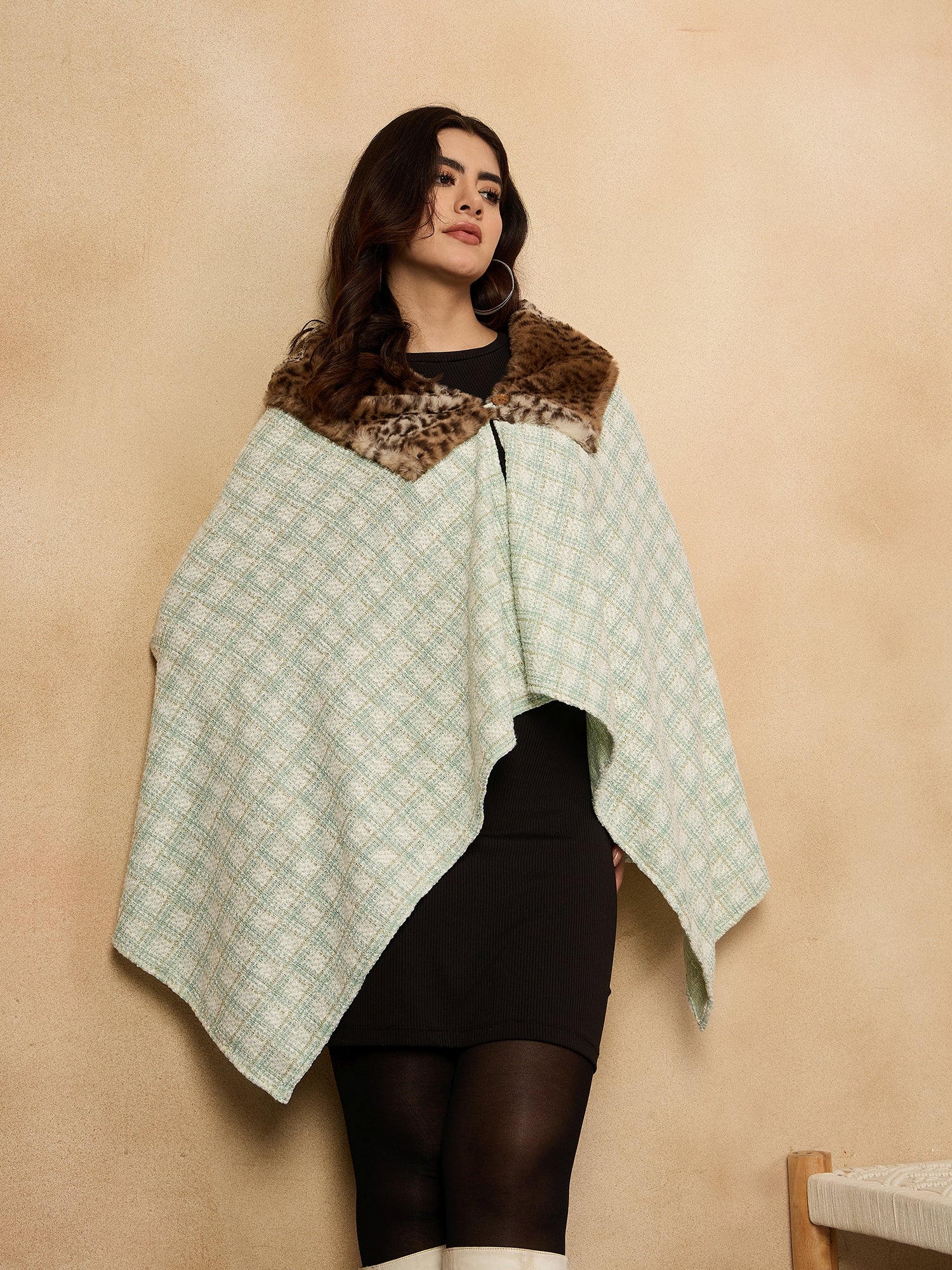 InWeave Green White Big Check Acrylic Fur Poncho 