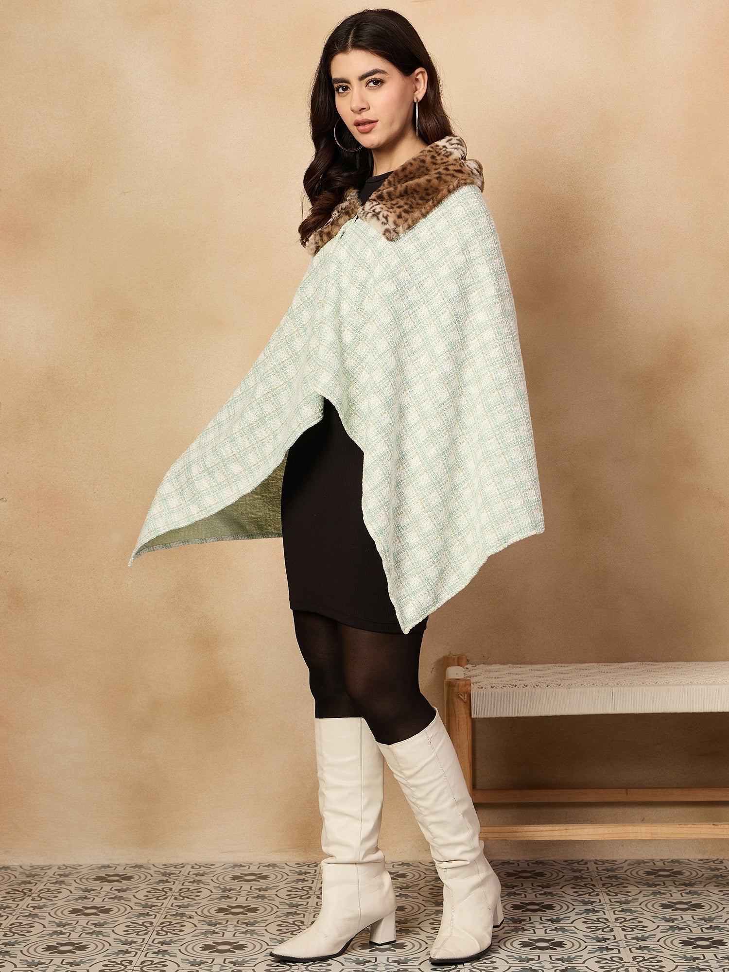 InWeave Green White Big Check Acrylic Fur Poncho 