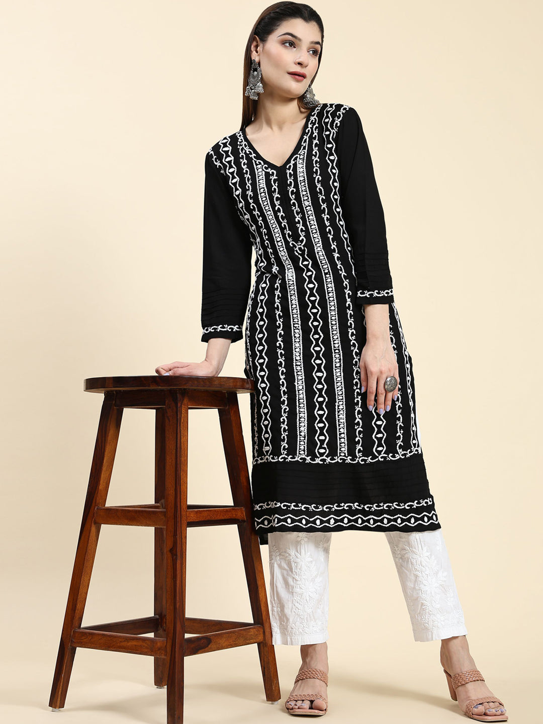 HOUSE OF KARI Ethnic Motifs Embroidered Chikankari Straight Kurta 
