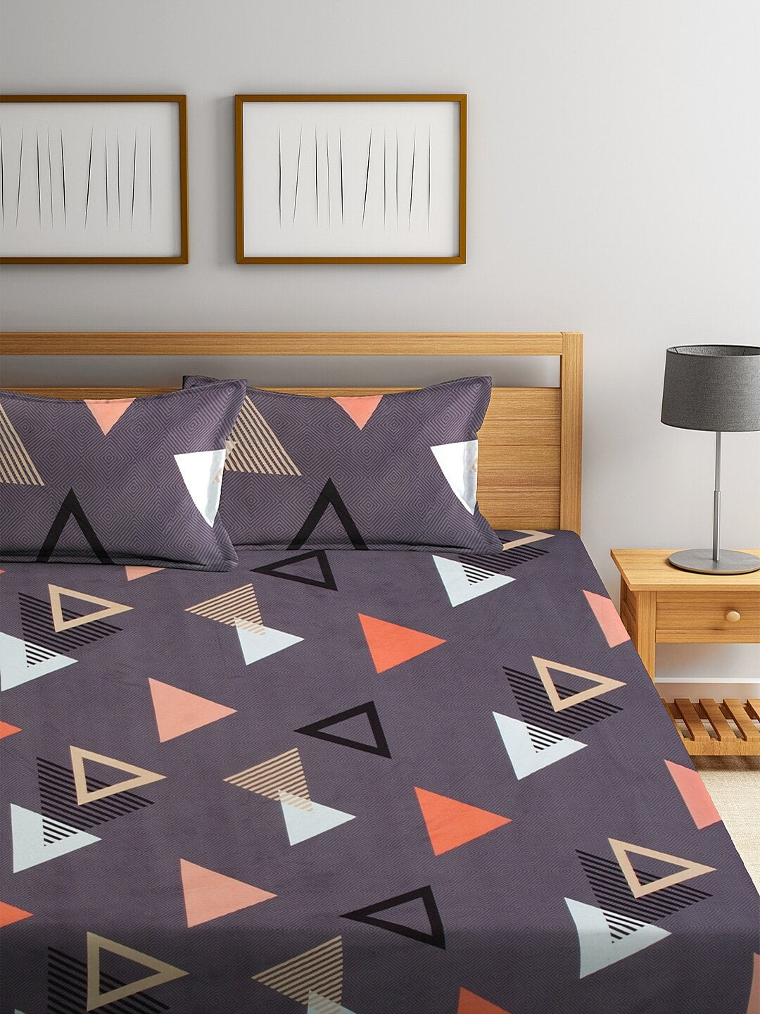 KLOTTHE Purple Geometric 210 TC Cotton Bedsheet with Pillow Covers 