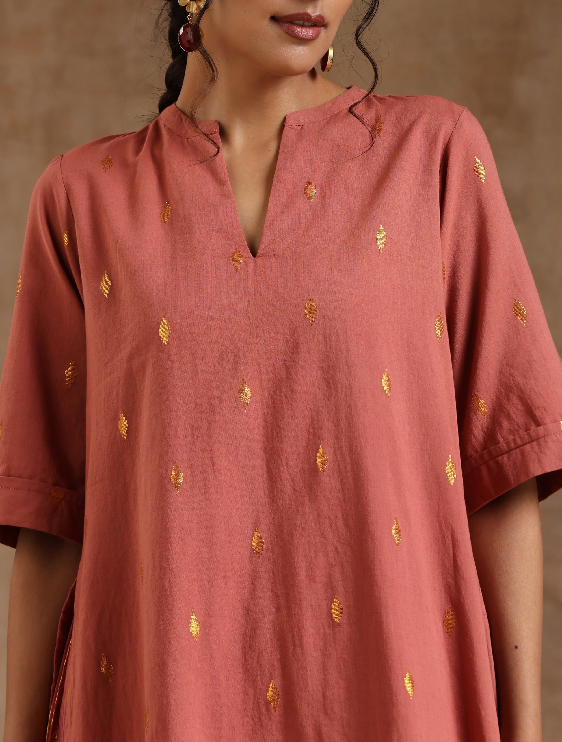 trueBrowns Blush Gold Cotton Relaxed High-Low Kurta Set 