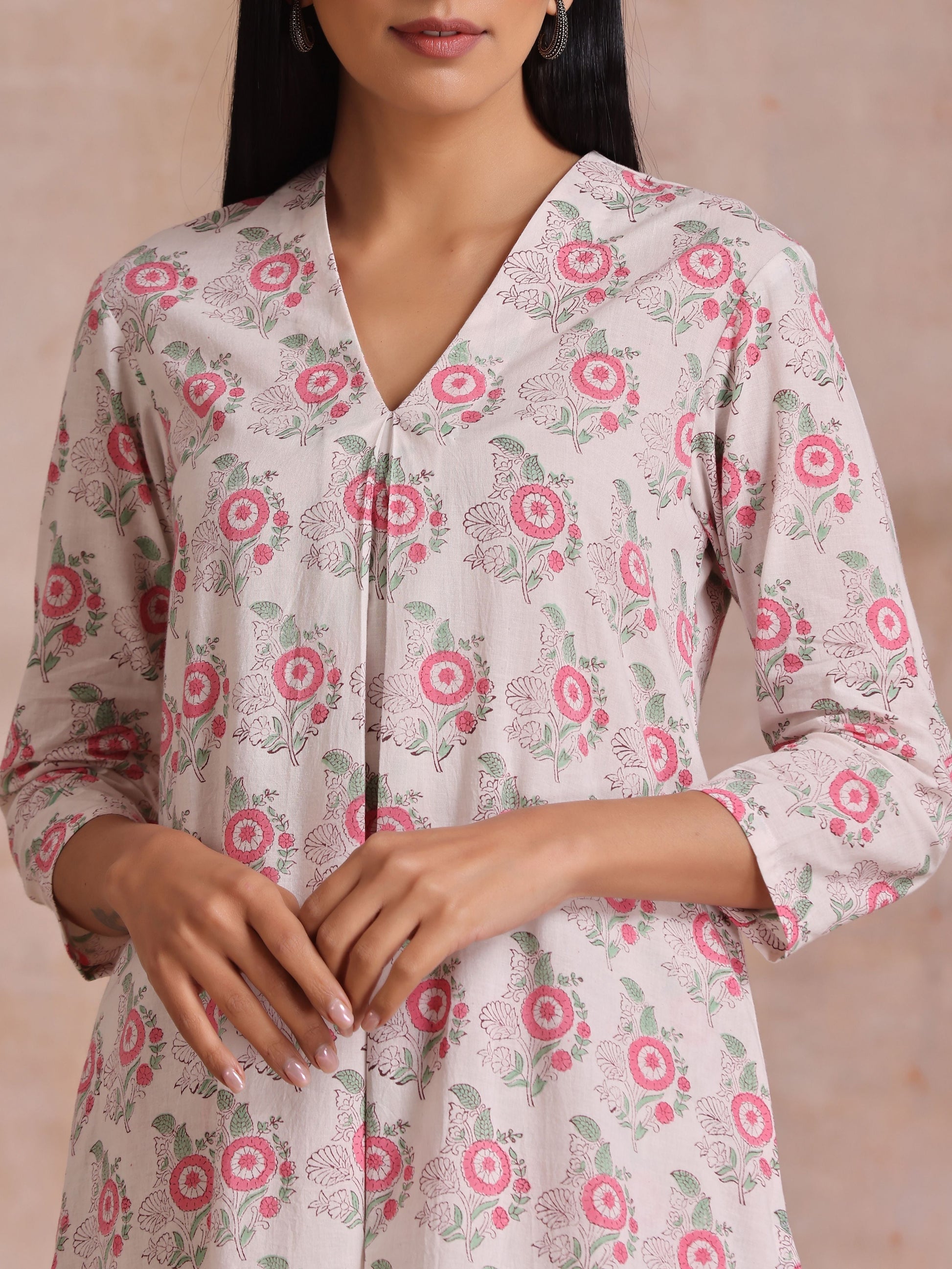 trueBrowns Pink Green Buta On White Block Print Cotton Slit Kurta Pant Set 