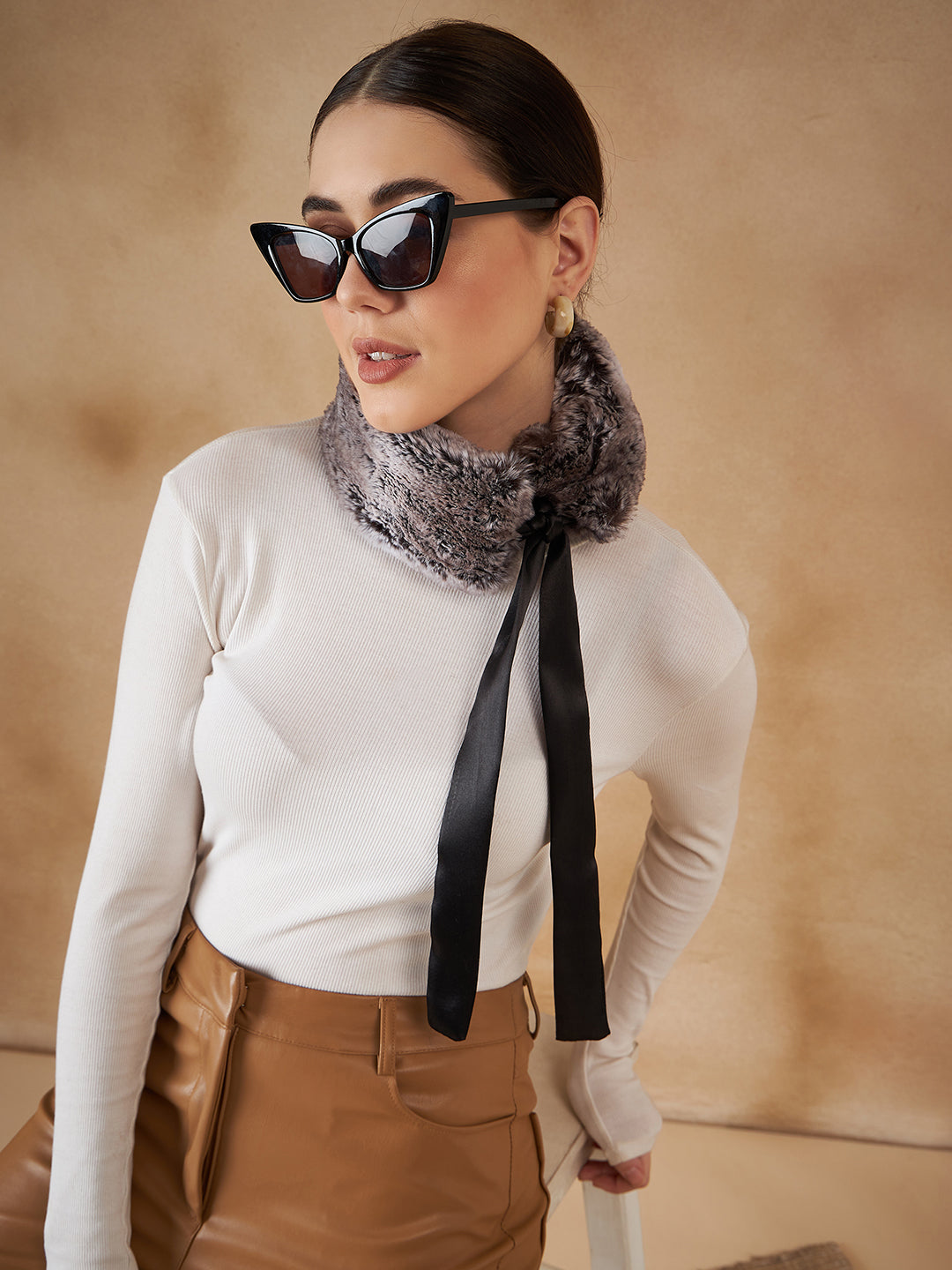 InWeave Women's Dark Grey Duble Shade Fur Neckpiece 