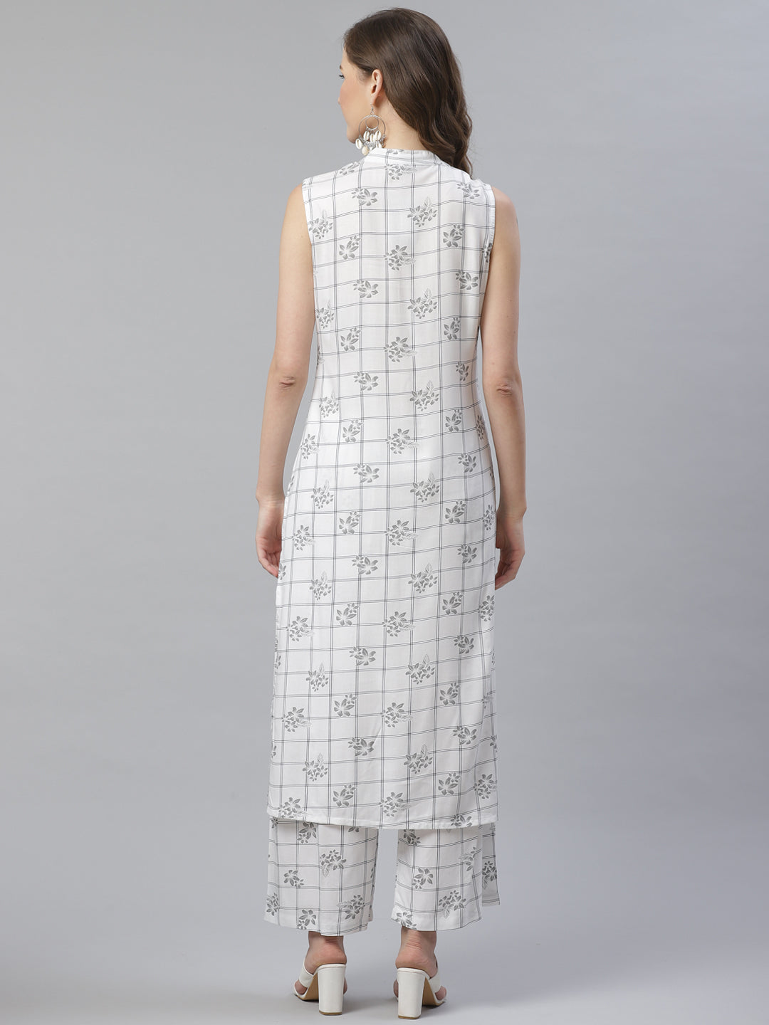 Jompers Women White & Black Floral Printed Kurta with Palazzos