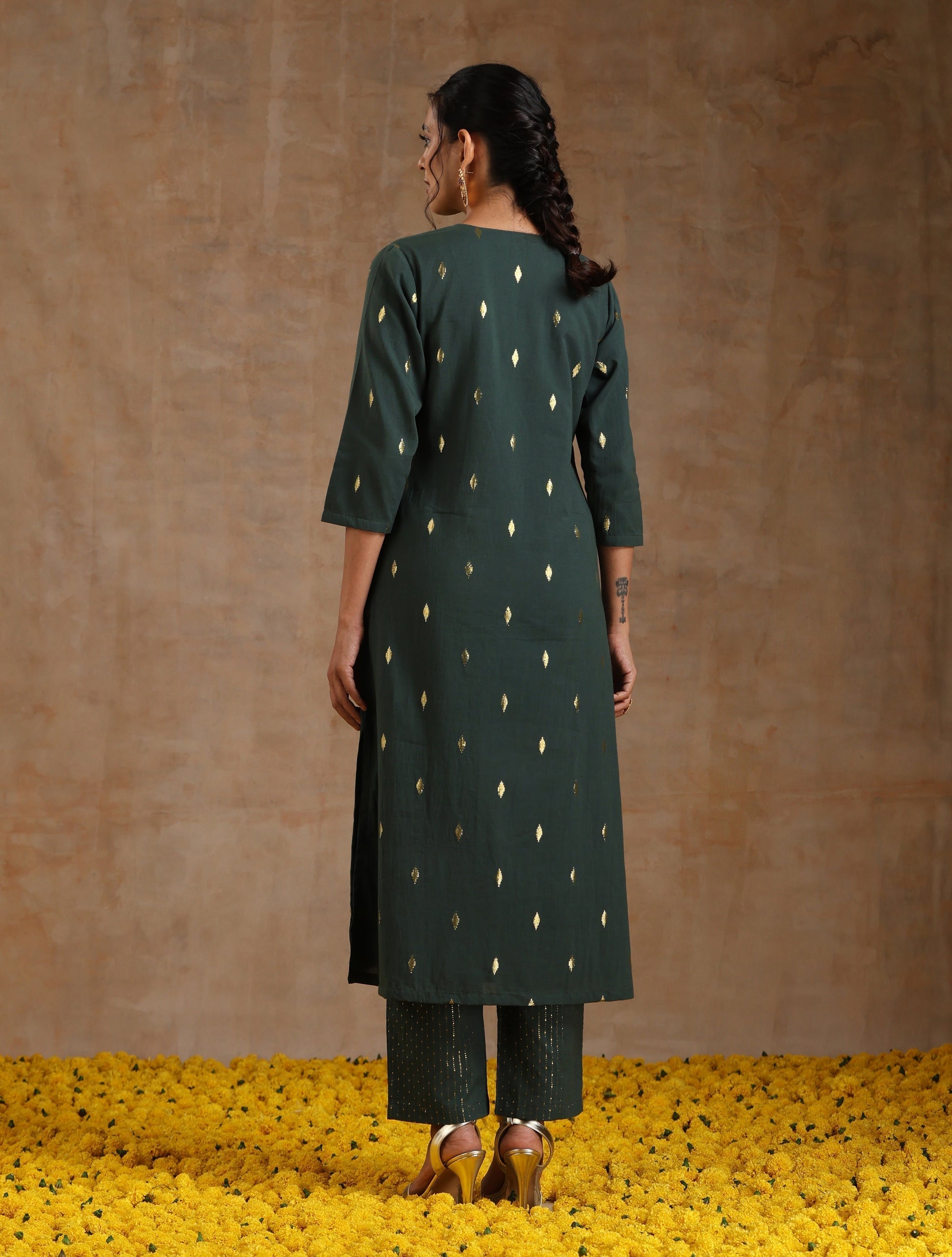 trueBrowns Dark Green Gold Cotton Yoke Kurta Set 