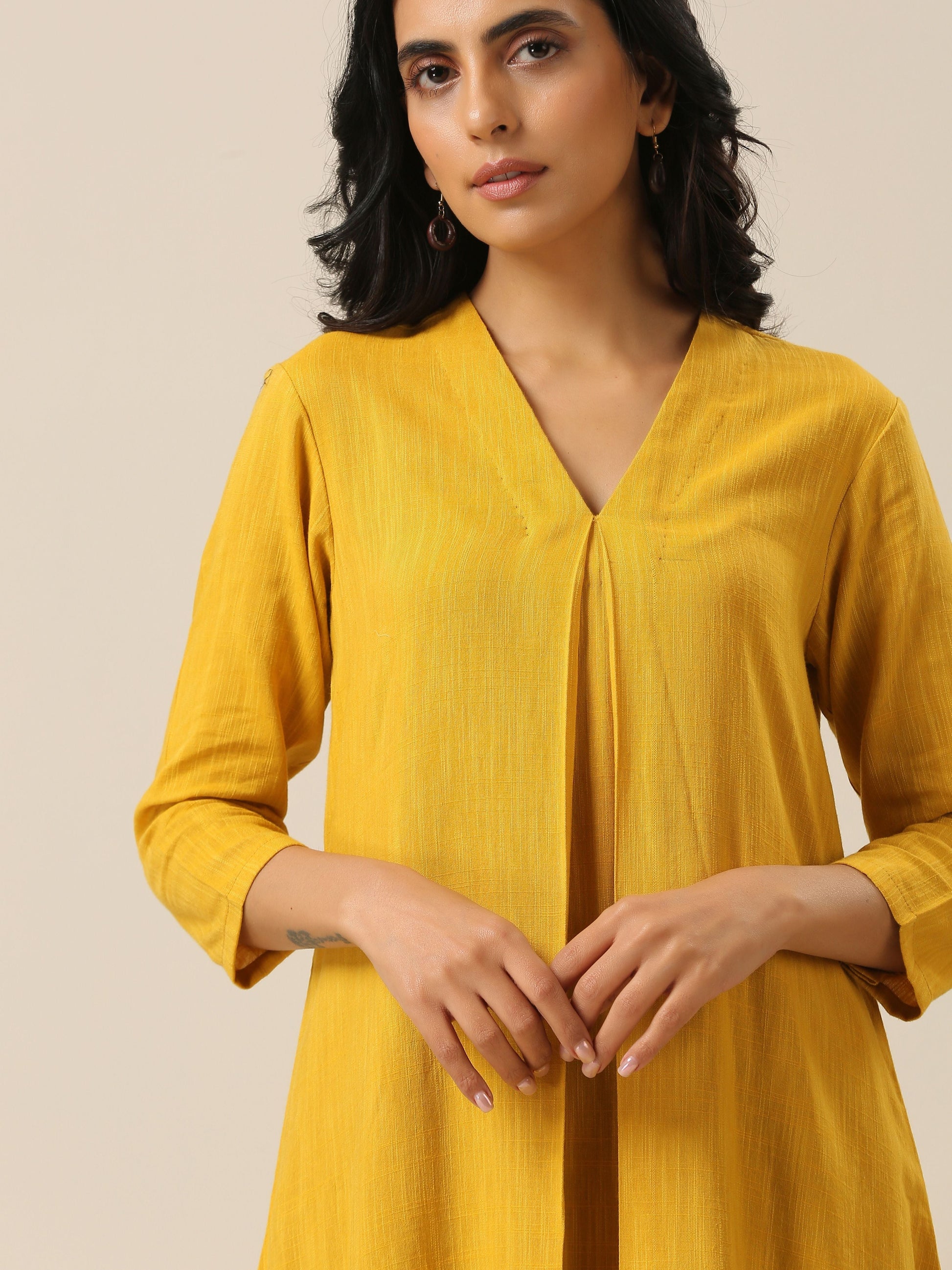 trueBrowns Mustard Yellow Slub Texture Neck Pleat Kurta Pant Set 