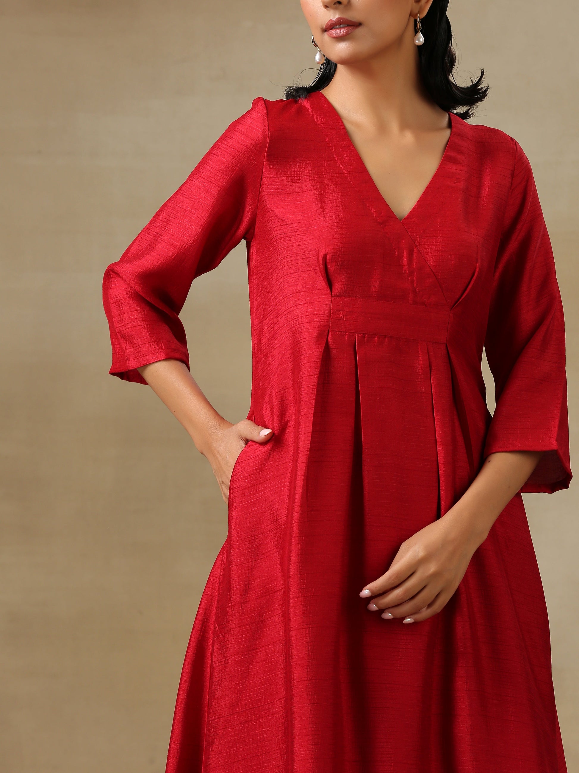 trueBrowns Maroon Textured Silk Overlap Pleat Kurta Pant Set 