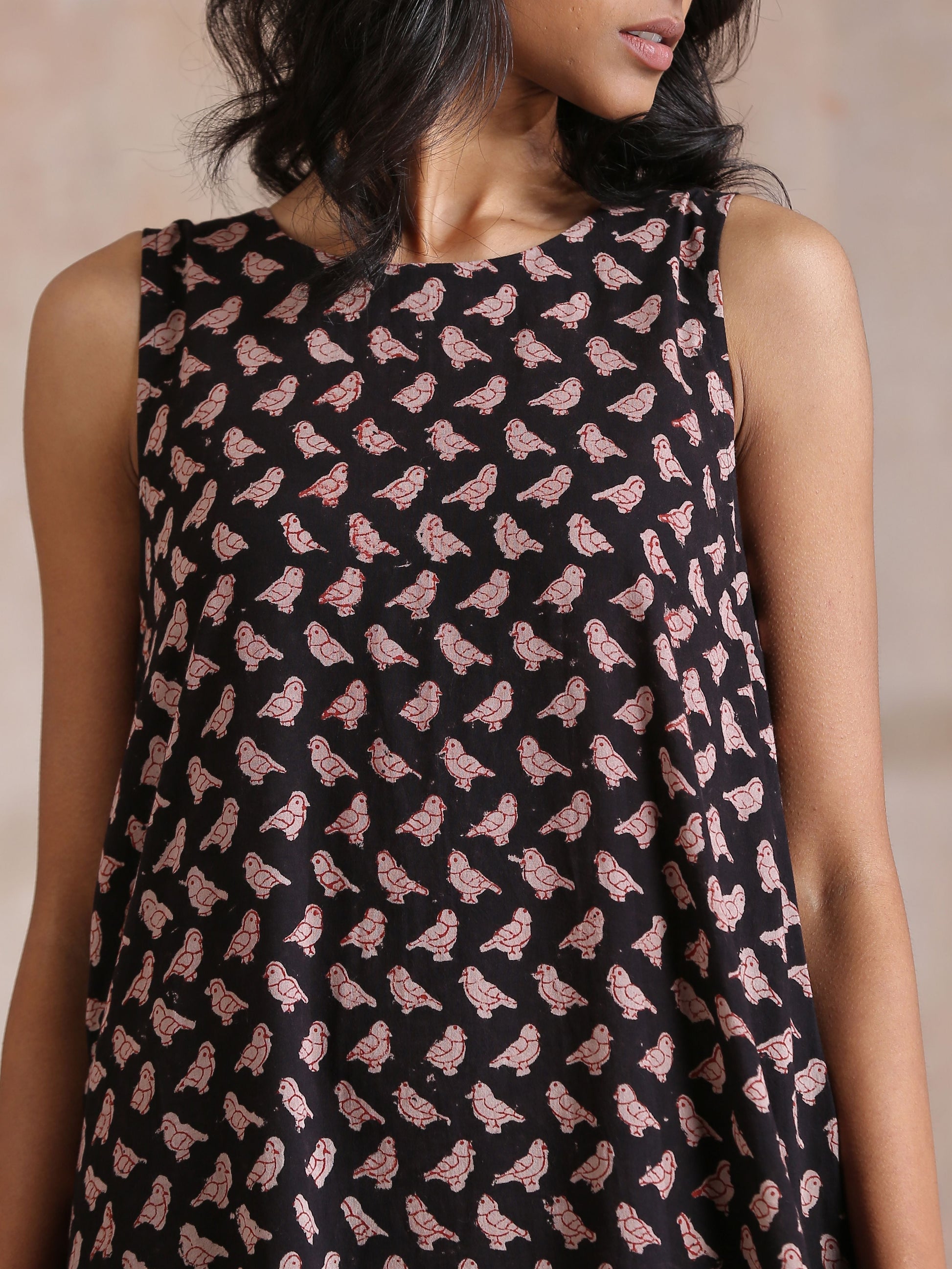 trueBrowns Black Bird Bagru Print Cotton Sleeveless Kurta Pant Set 