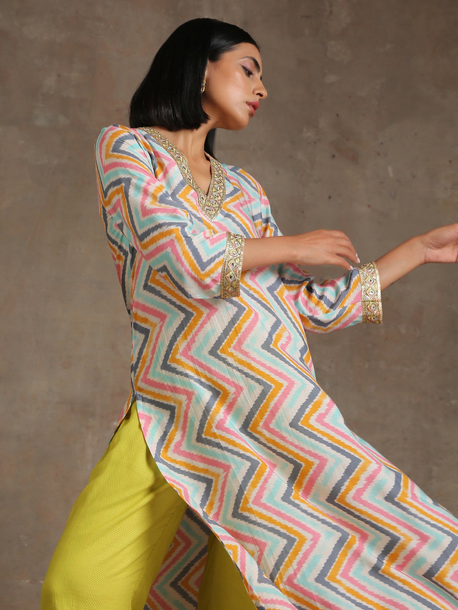 trueBrowns Multicolour Lehariya Printed Silk Kurta Pant Set 