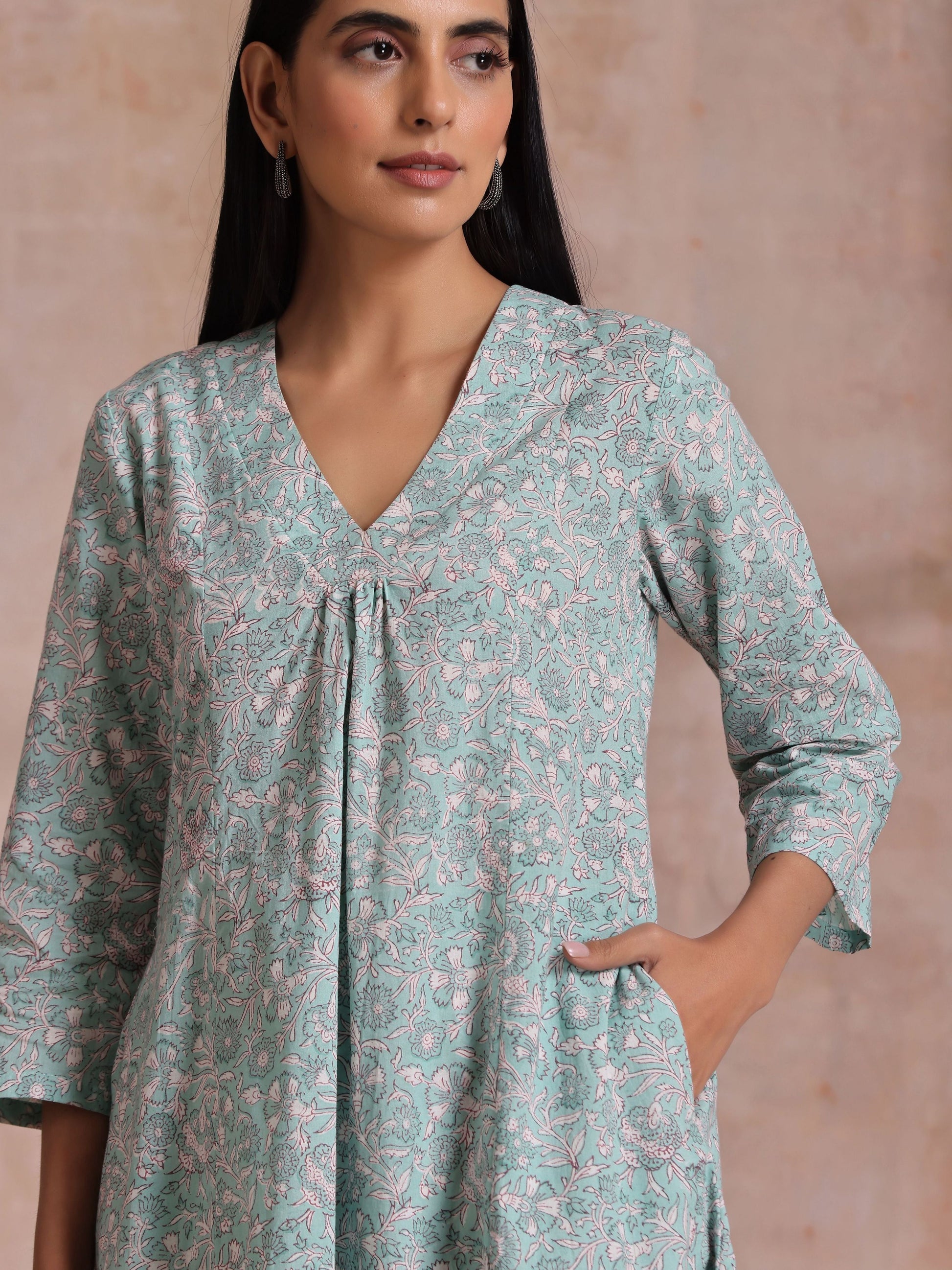 trueBrowns Tiffany Blue Floral Block Print Cotton Front Neck Gathered Kurta Pant Set 