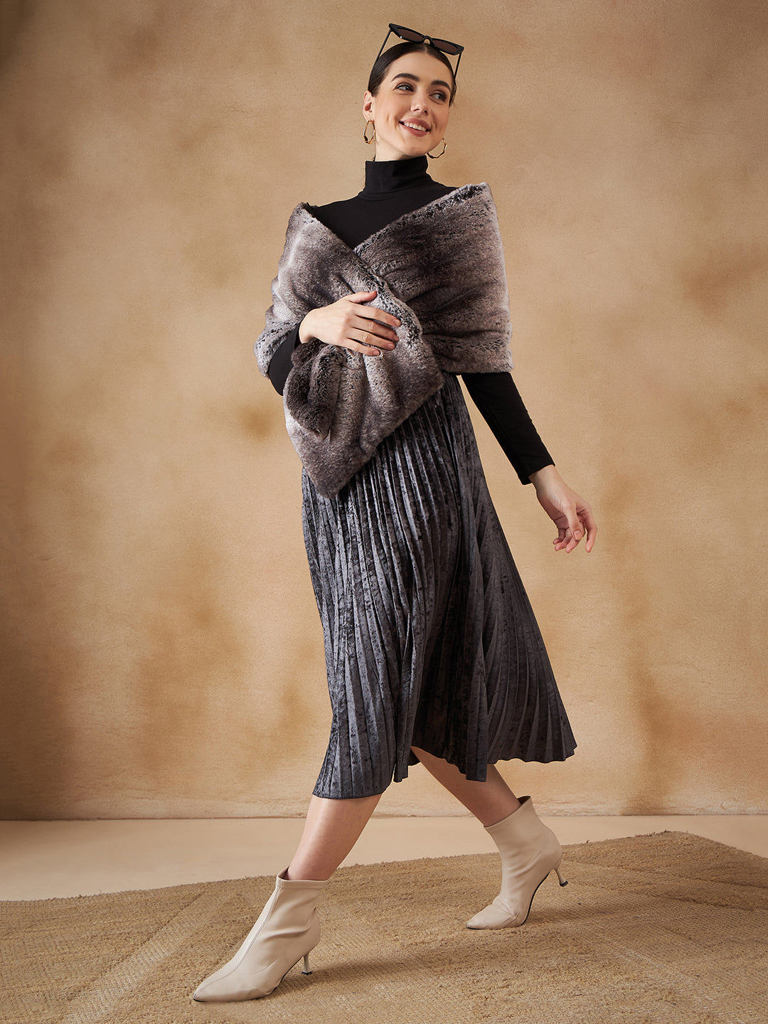 InWeave Women's Dark Grey Duble Shade Long Faux Fur Cape 