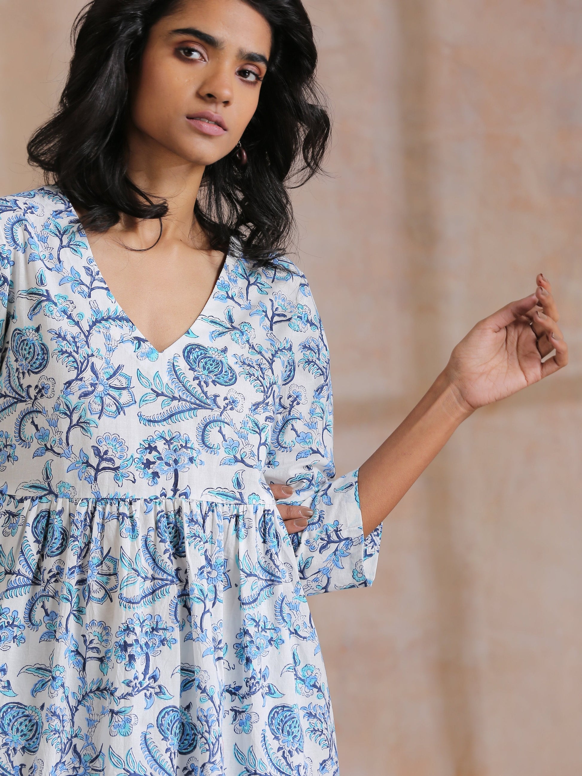 trueBrowns White With Overall Blue Print Cotton Slit Gathered Kurta Set 