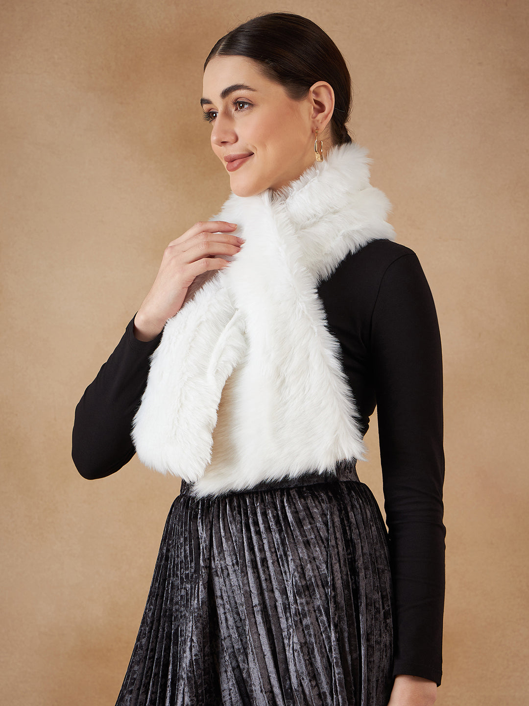 InWeave Women's Pure White Faux Fur Neck Warmer 