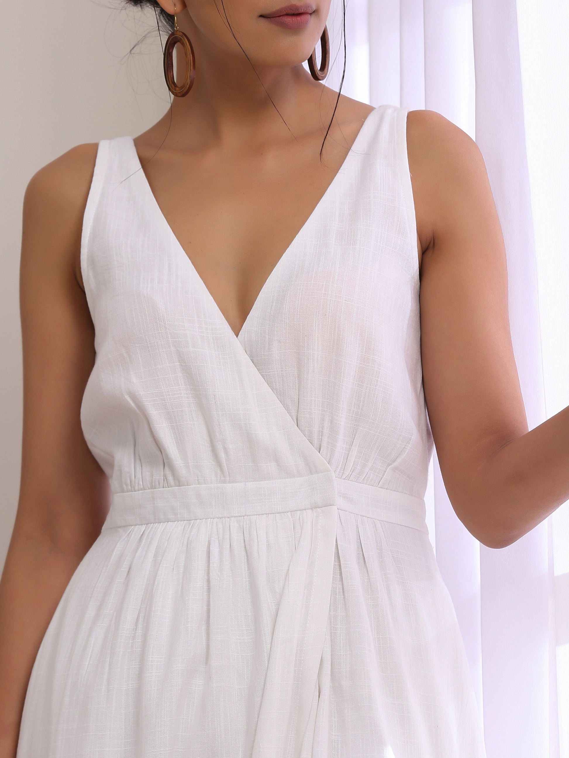 trueBrowns White Slub Texture Sleeveless Wrap Dress 