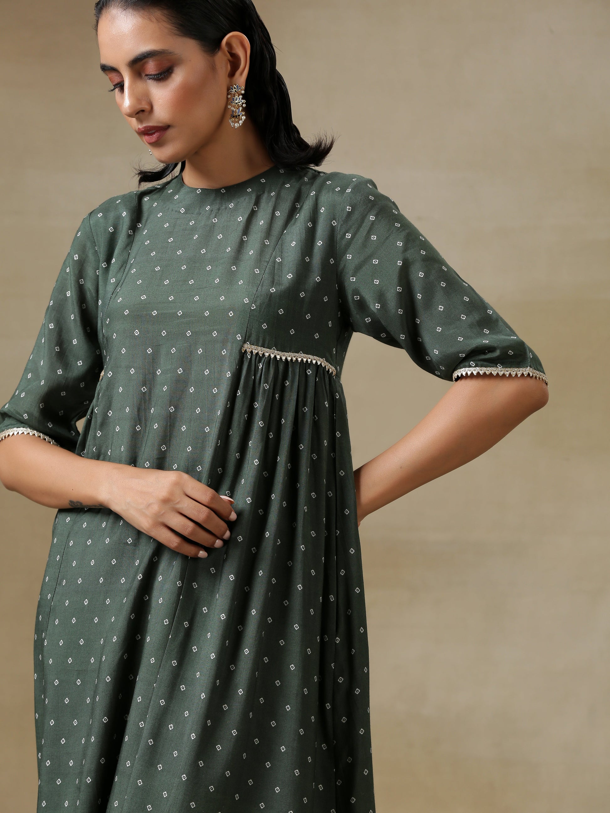 trueBrowns Dark Green Bandhani Printed Silk Side Gathered Kurta Pant Set 