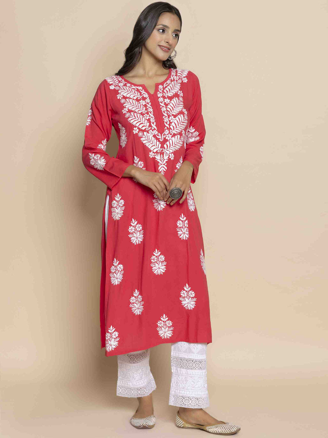 HOUSE OF KARI Floral Chikankari Embroidered Notched Round Neck Straight Kurta 