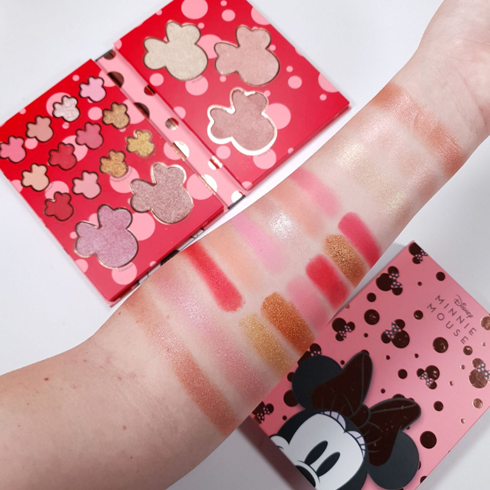 Makeup Revolution Disney's Minnie Mouse All Eyes On Minnie Palette